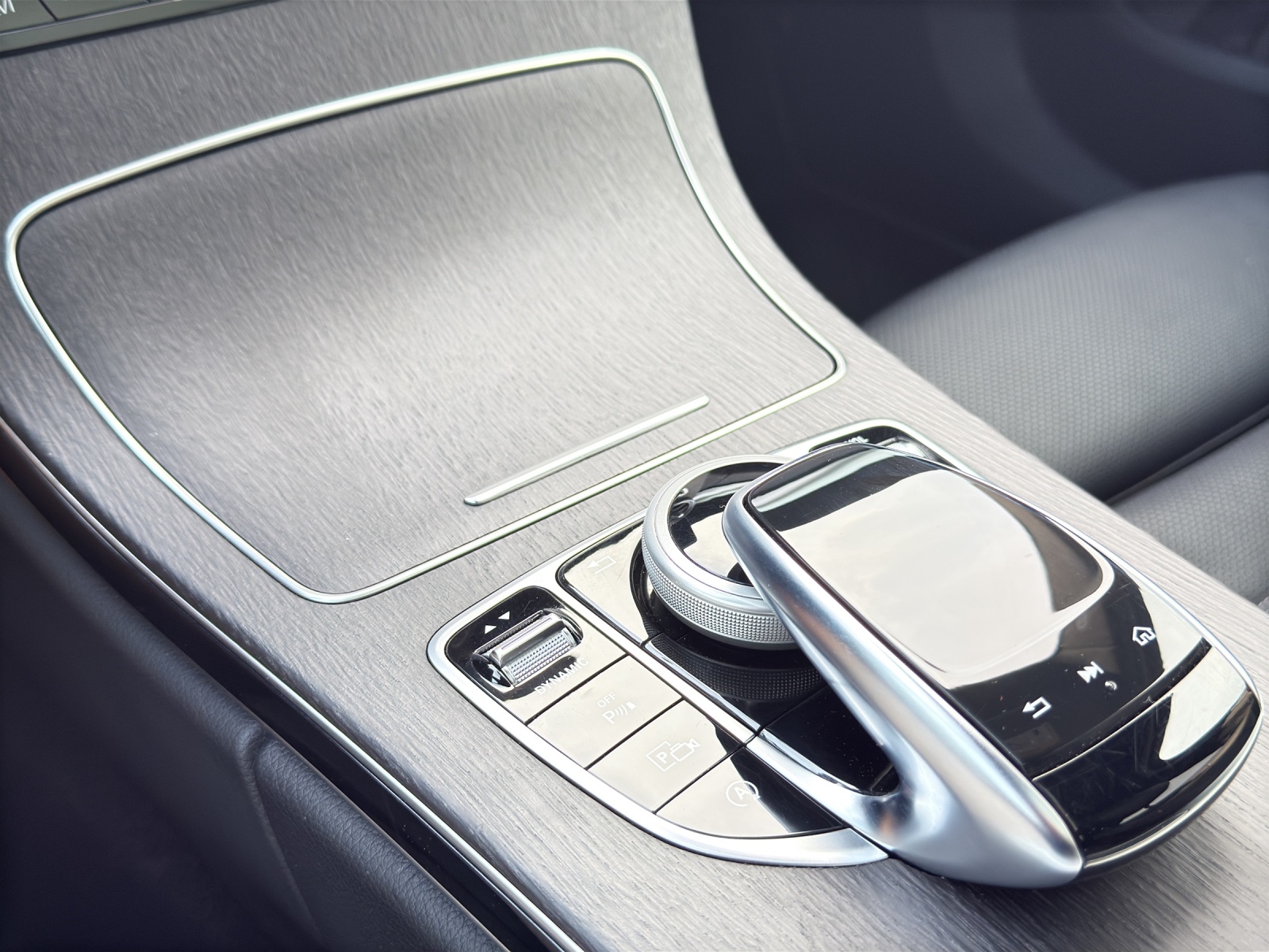 MERCEDES-BENZ C 300 d AMG Line 4Matic 9G-Tronic 245PS-image-29