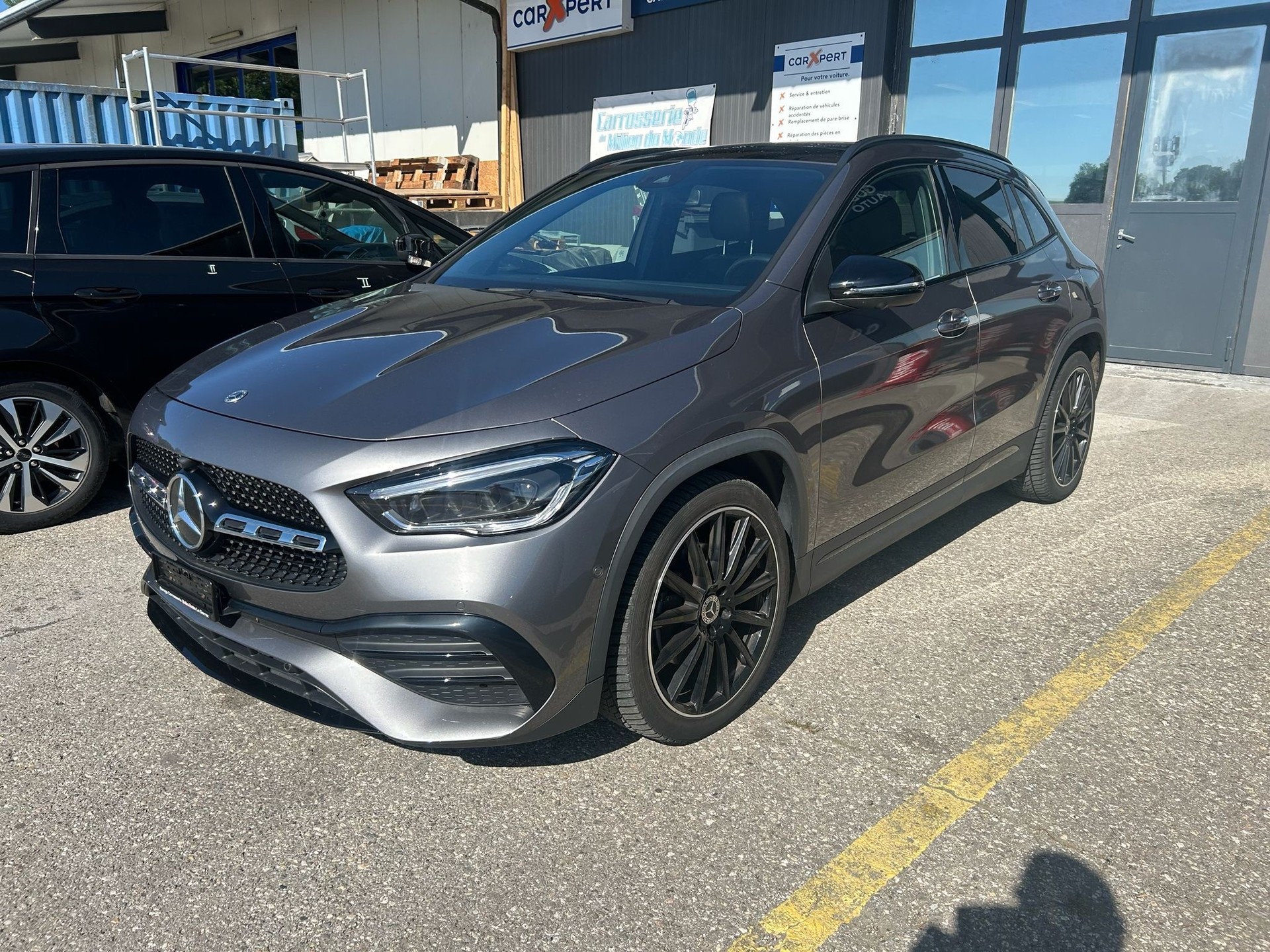 MERCEDES-BENZ GLA 200 4Matic AMG Line 8G-DCT-showroom-element-1