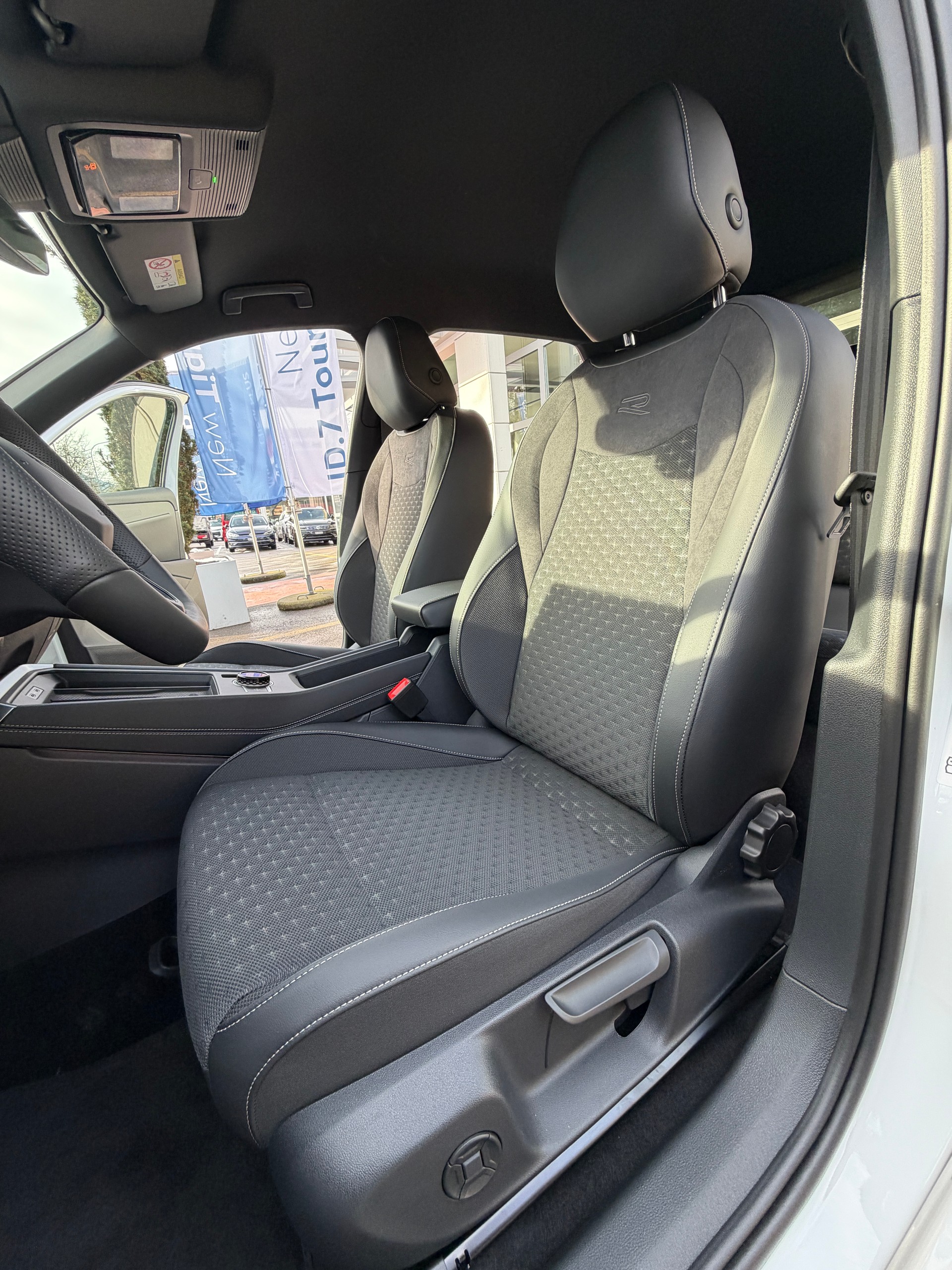 VW T-Roc 1.5 eTSI mHEV R-Line DSG-image-11