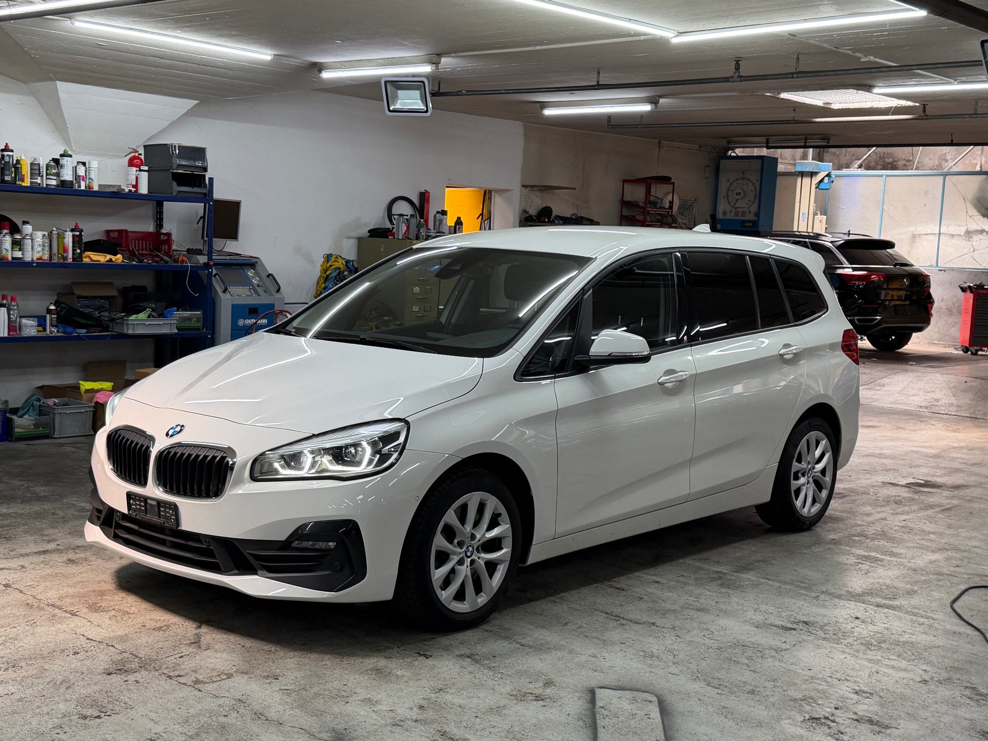 BMW 220d xDrive Gran Tourer Steptronic-image-2