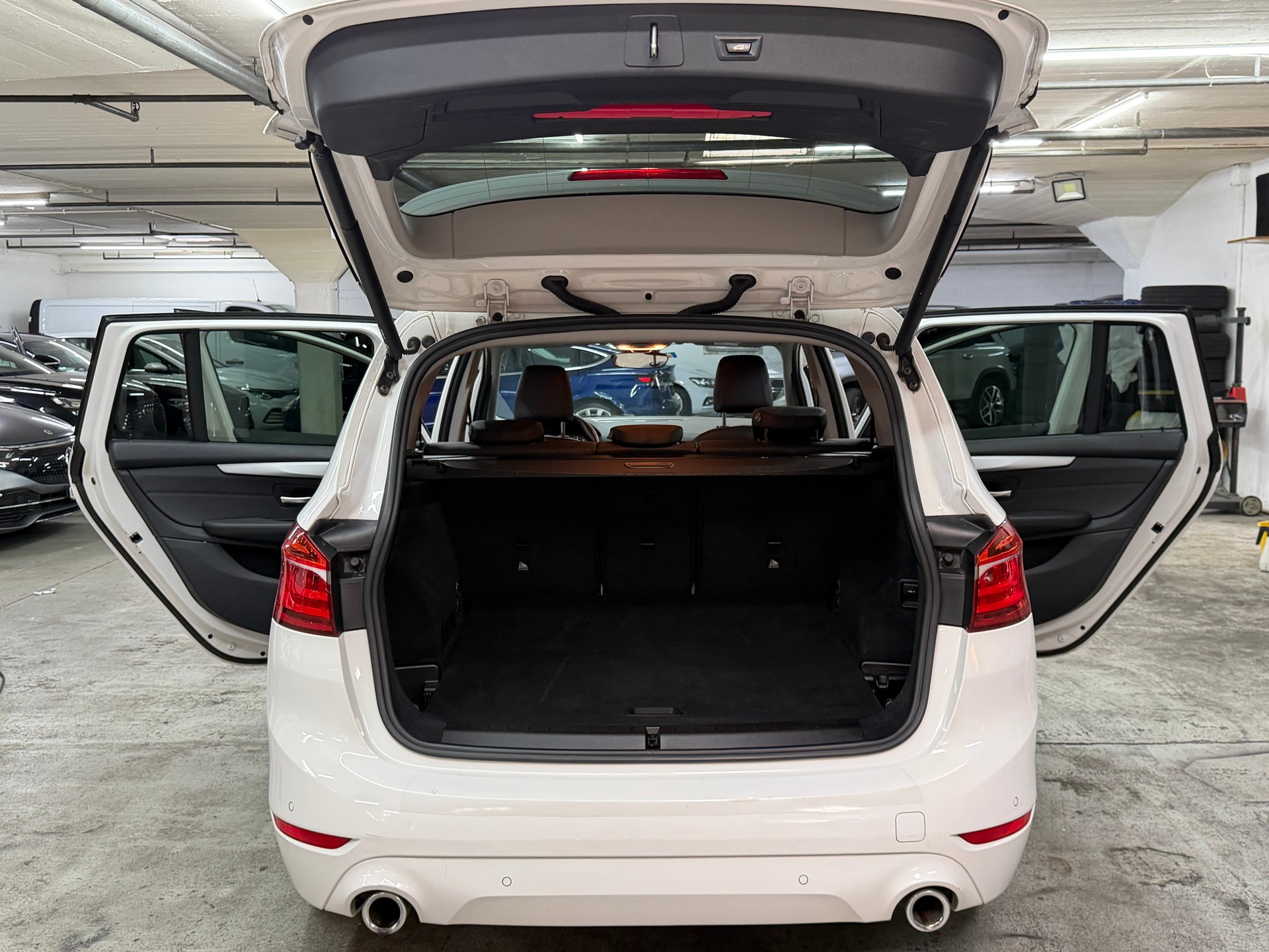 BMW 220d xDrive Gran Tourer Steptronic-image-12