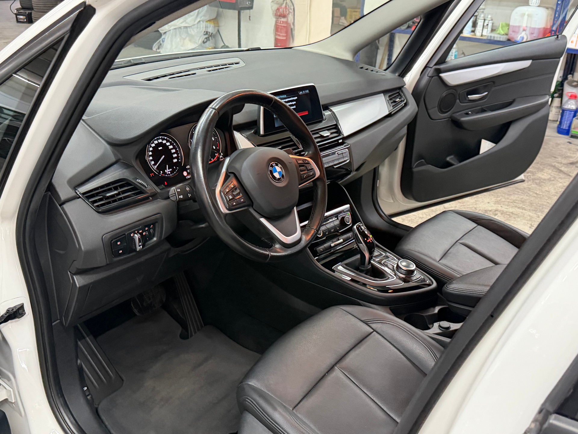 BMW 220d xDrive Gran Tourer Steptronic-image-8