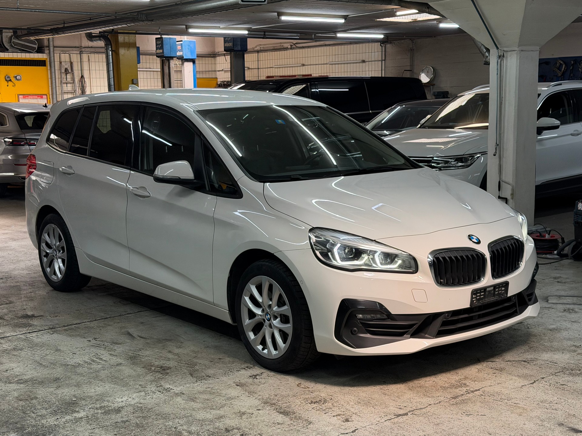 BMW 220d xDrive Gran Tourer Steptronic-image-0