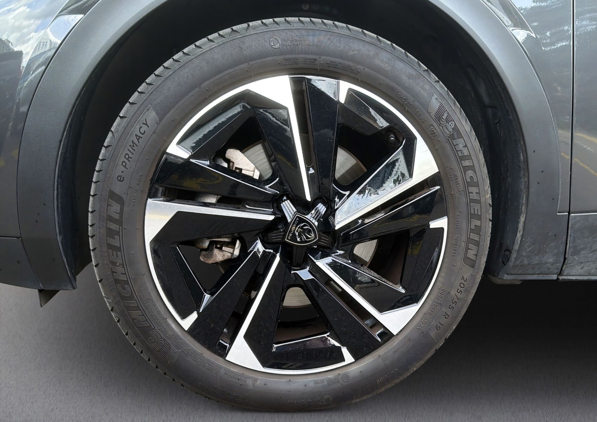 PEUGEOT 408 1.6 PHEV 180 Allure Pack-image-17