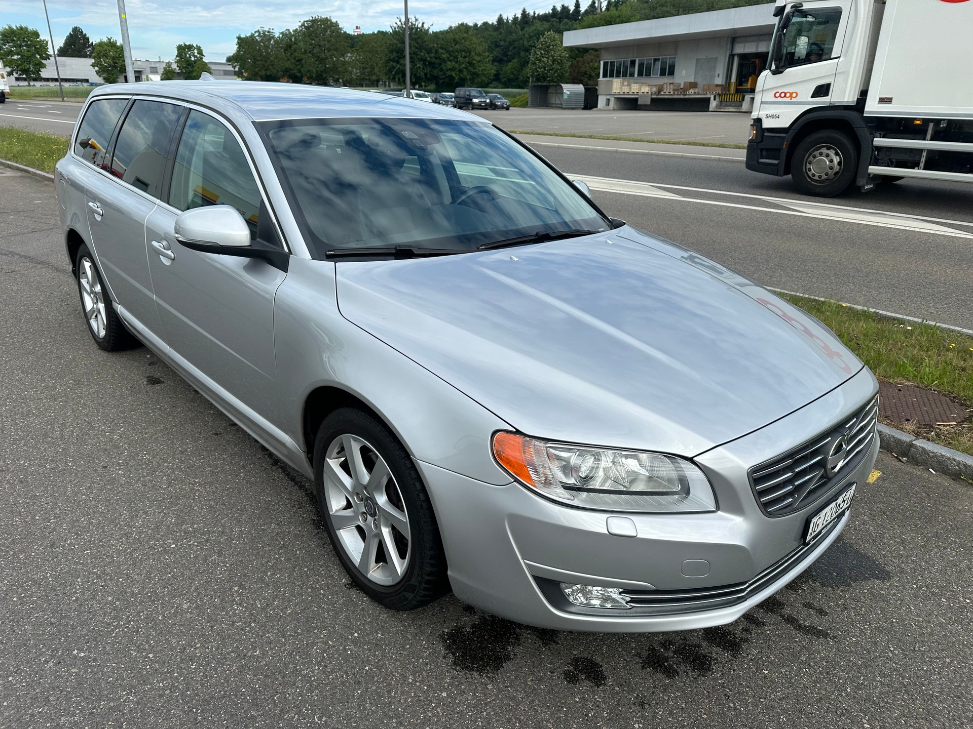VOLVO V70 D5 AWD Summum Geartronic-image-2