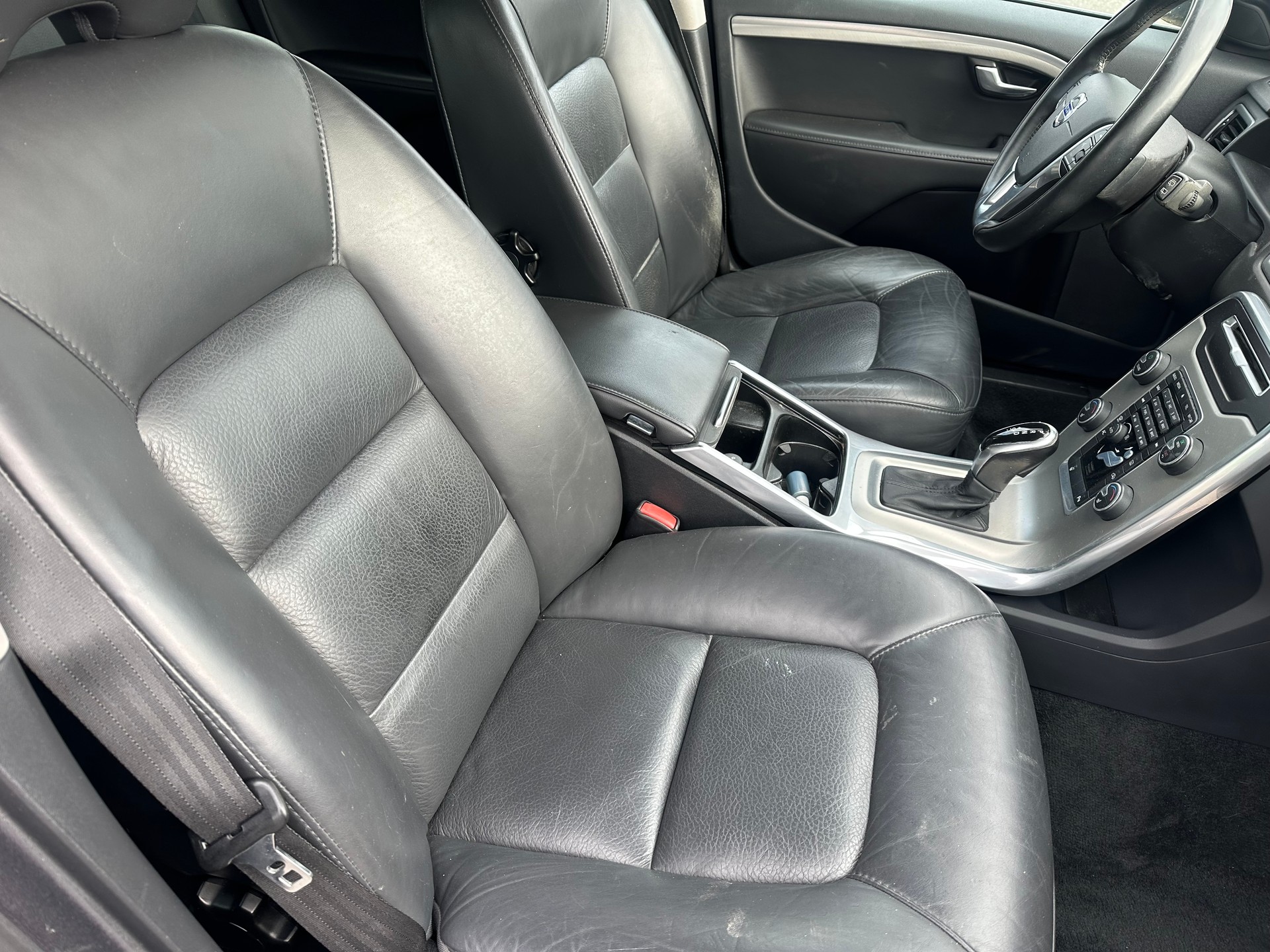 VOLVO V70 D5 AWD Summum Geartronic-image-5