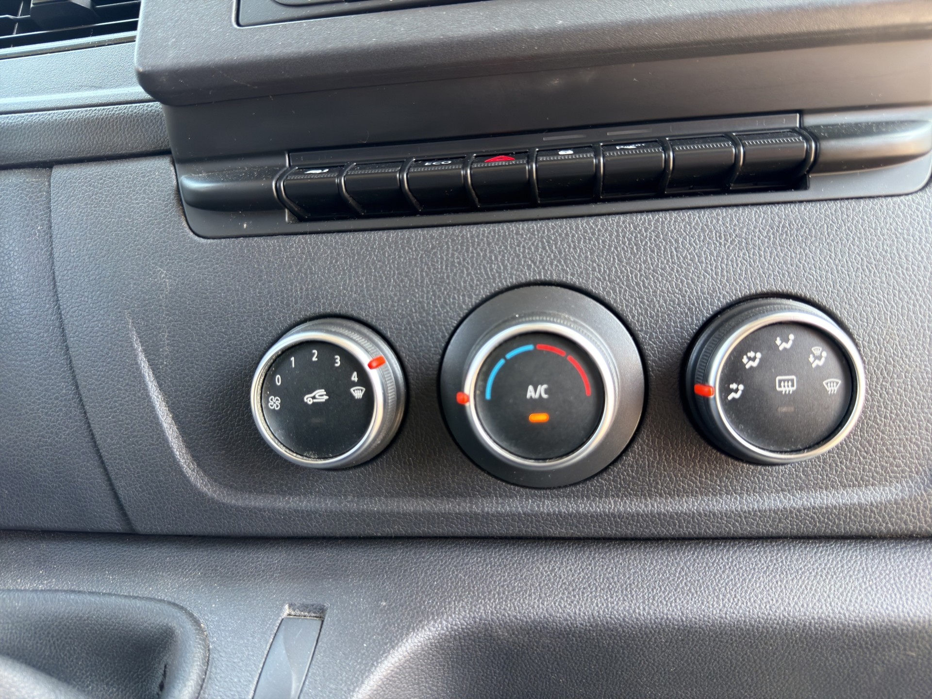 RENAULT Master T35 2.3dCi 135 L3H3-image-6