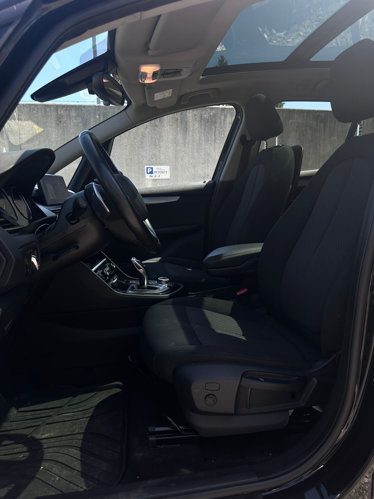 BMW 218d xDrive-image-5