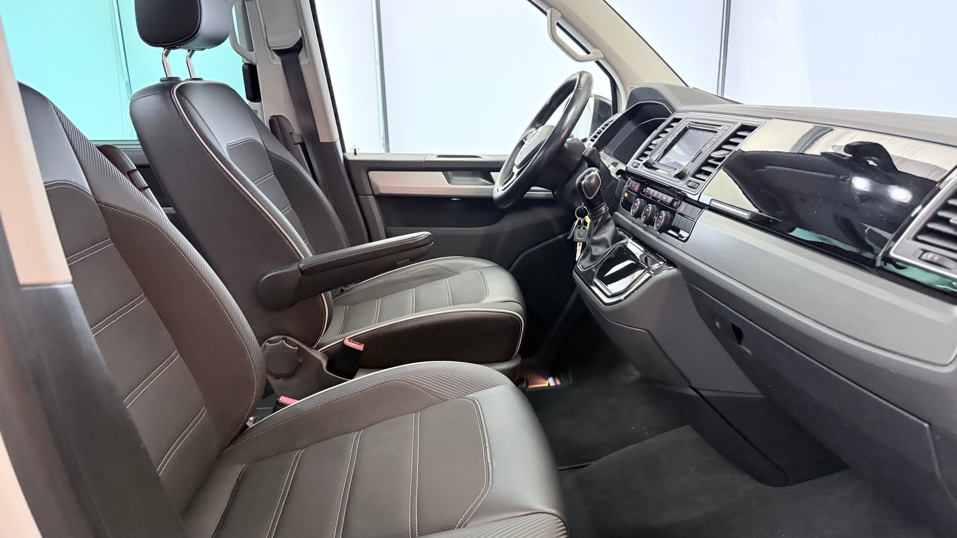 VW T6 Multivan 2.0 TDI 204 CL Edition DSG 4m-image-1