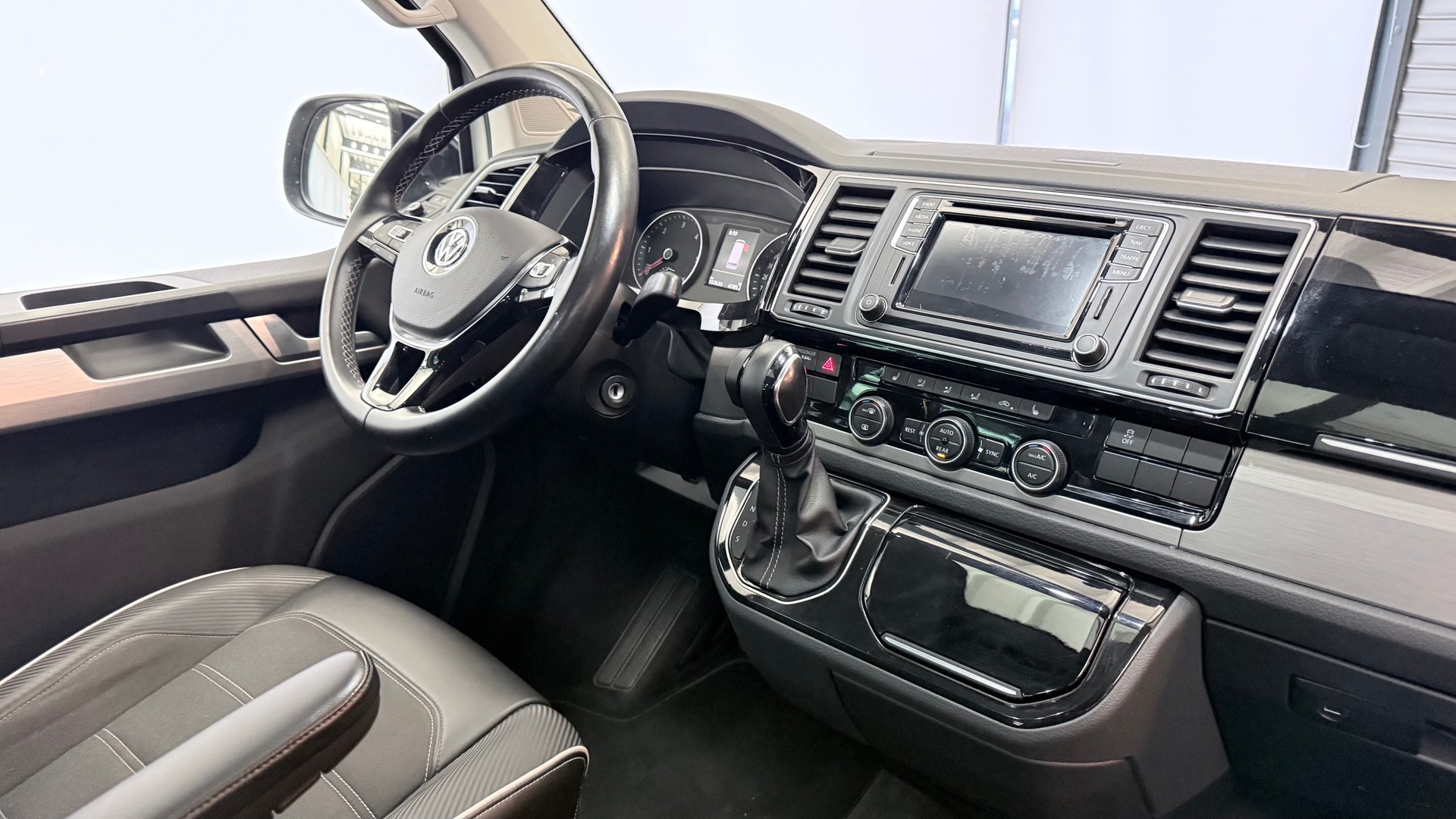 VW T6 Multivan 2.0 TDI 204 CL Edition DSG 4m-image-2