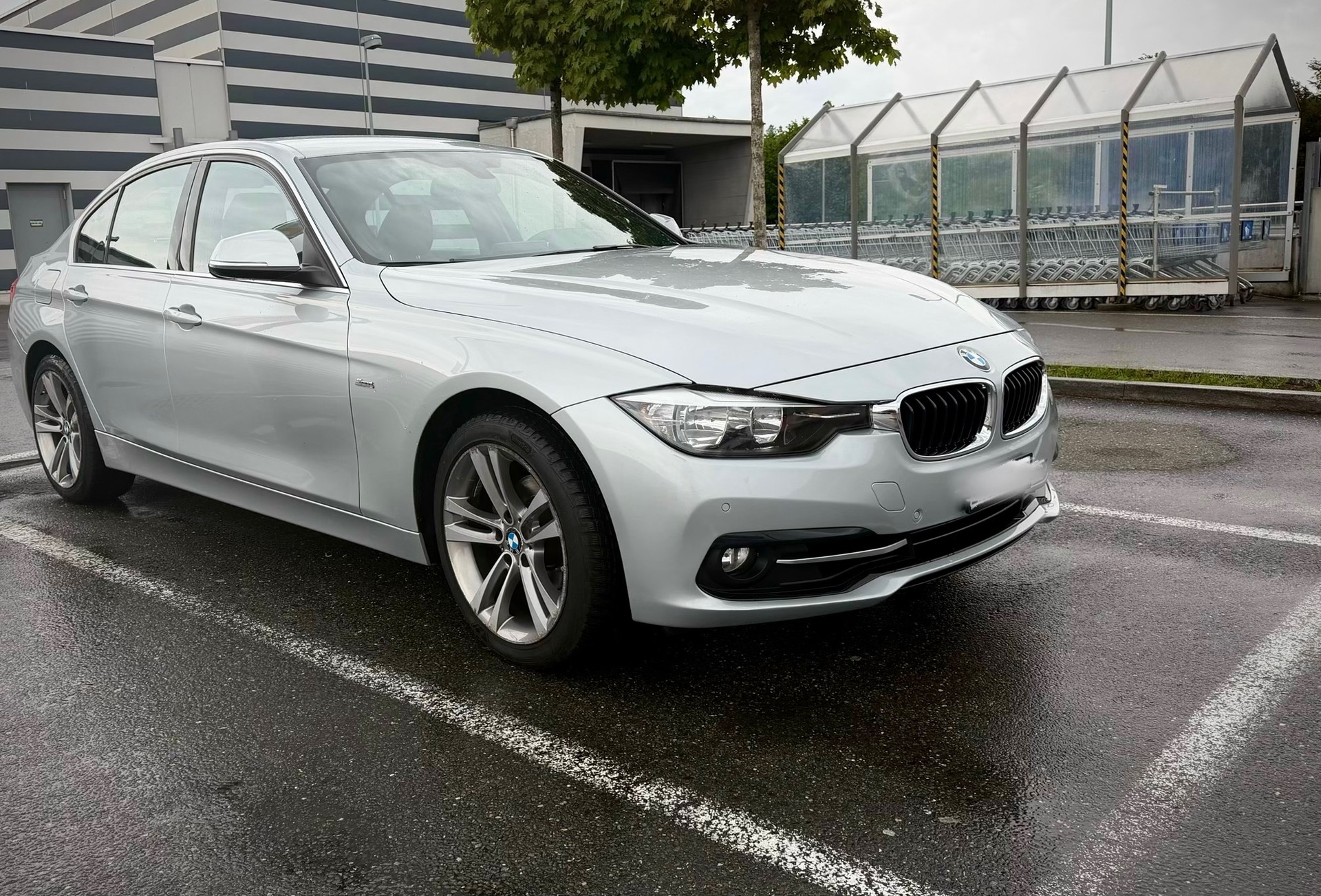 BMW 320i xDrive-image-1