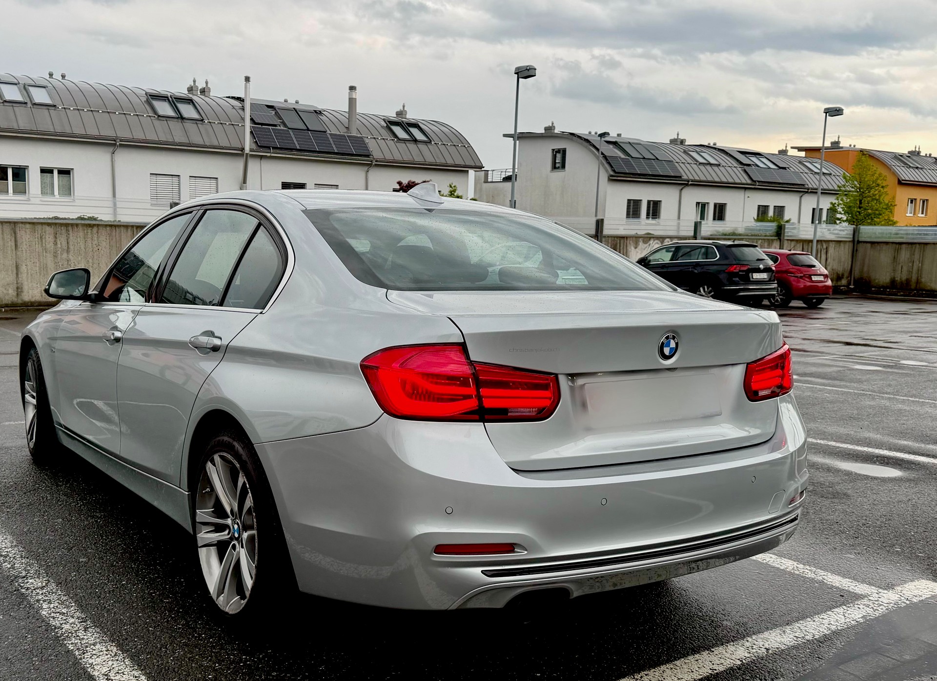 BMW 320i xDrive-image-0