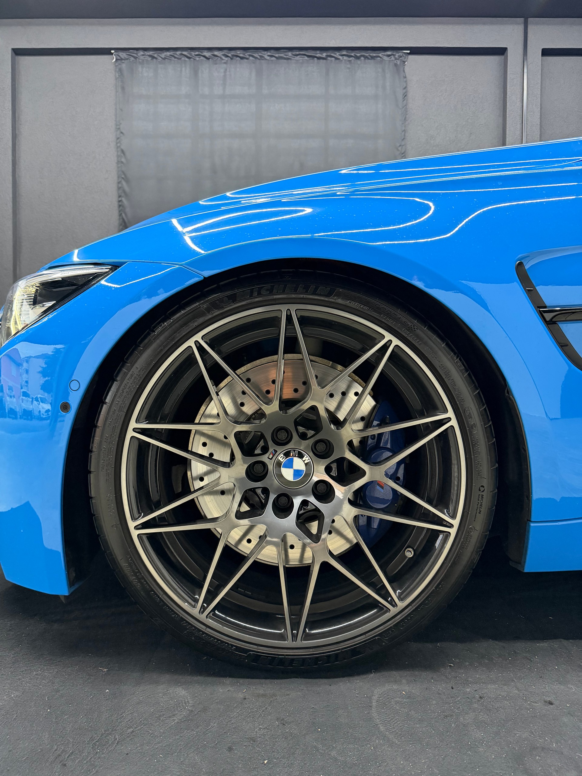 BMW M3 Competition Mexico Blue 1/35-image-11