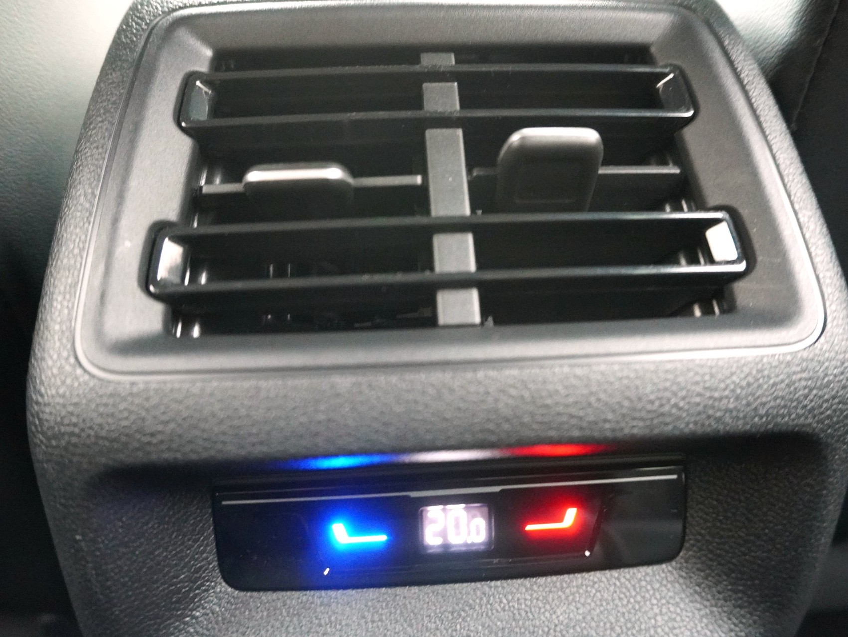 VW Tiguan 2.0 TSI DSG R-Line Black Style 4Motion (2025)-image-12