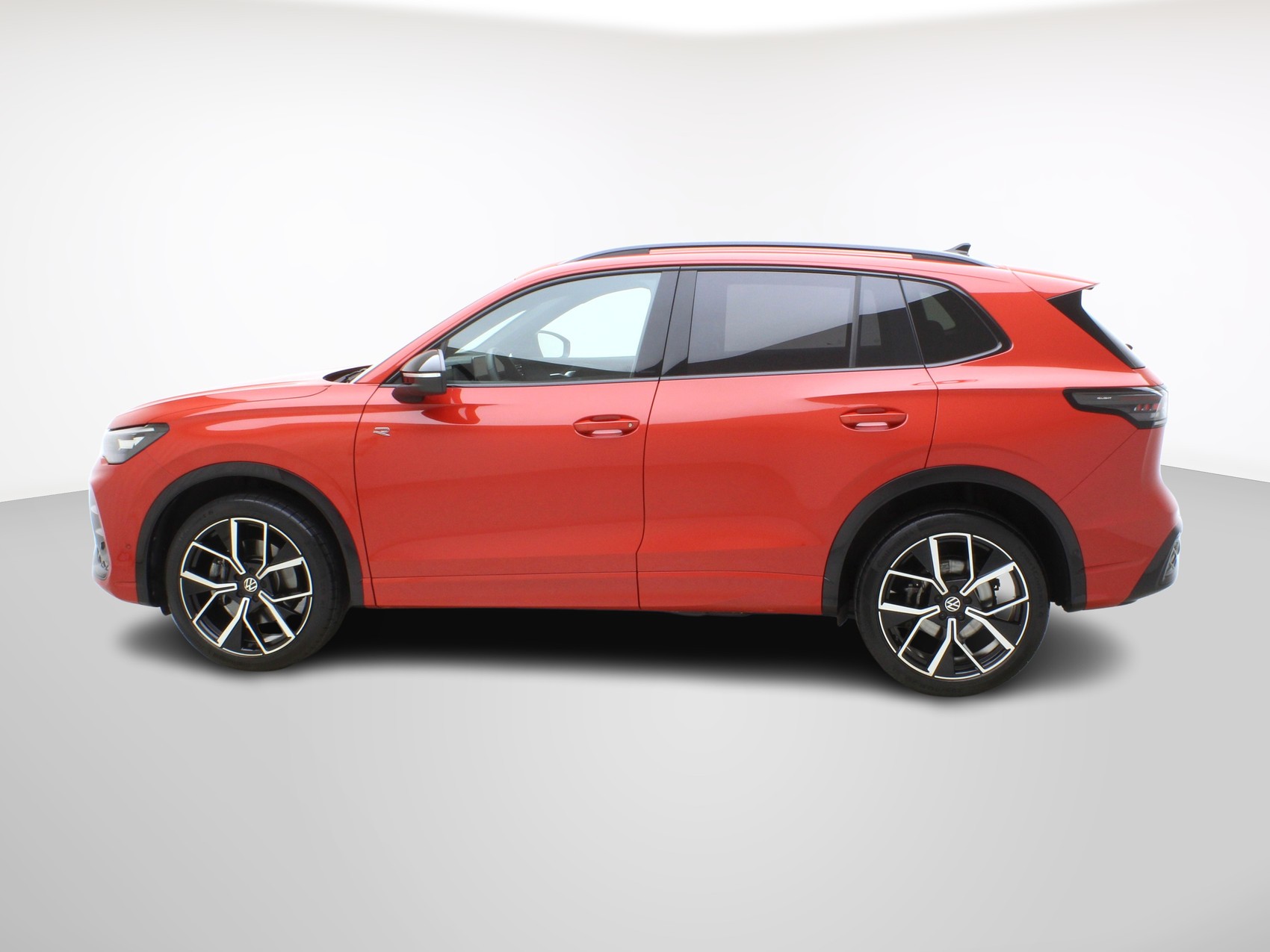 VW Tiguan 2.0 TSI DSG R-Line Black Style 4Motion (2025)-image-2