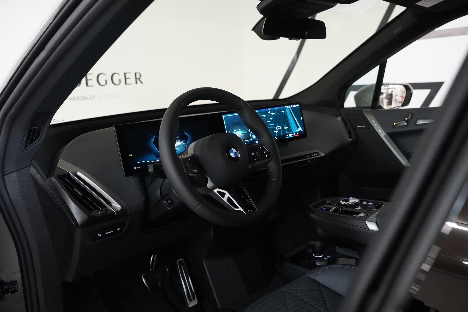 BMW iX xDrive45 M Sport Pro-image-24