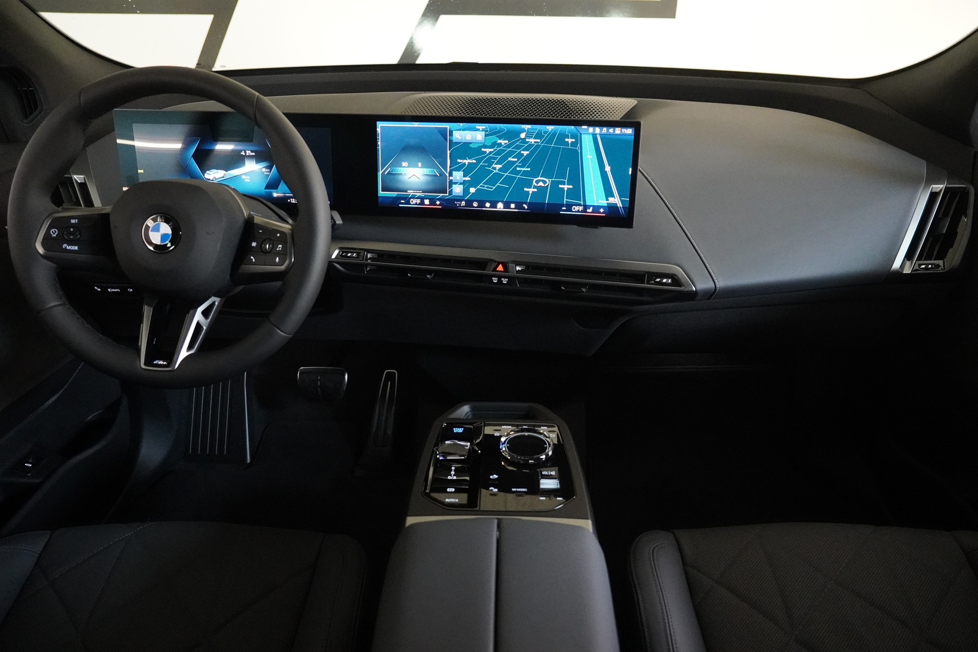 BMW iX xDrive45 M Sport Pro-image-17