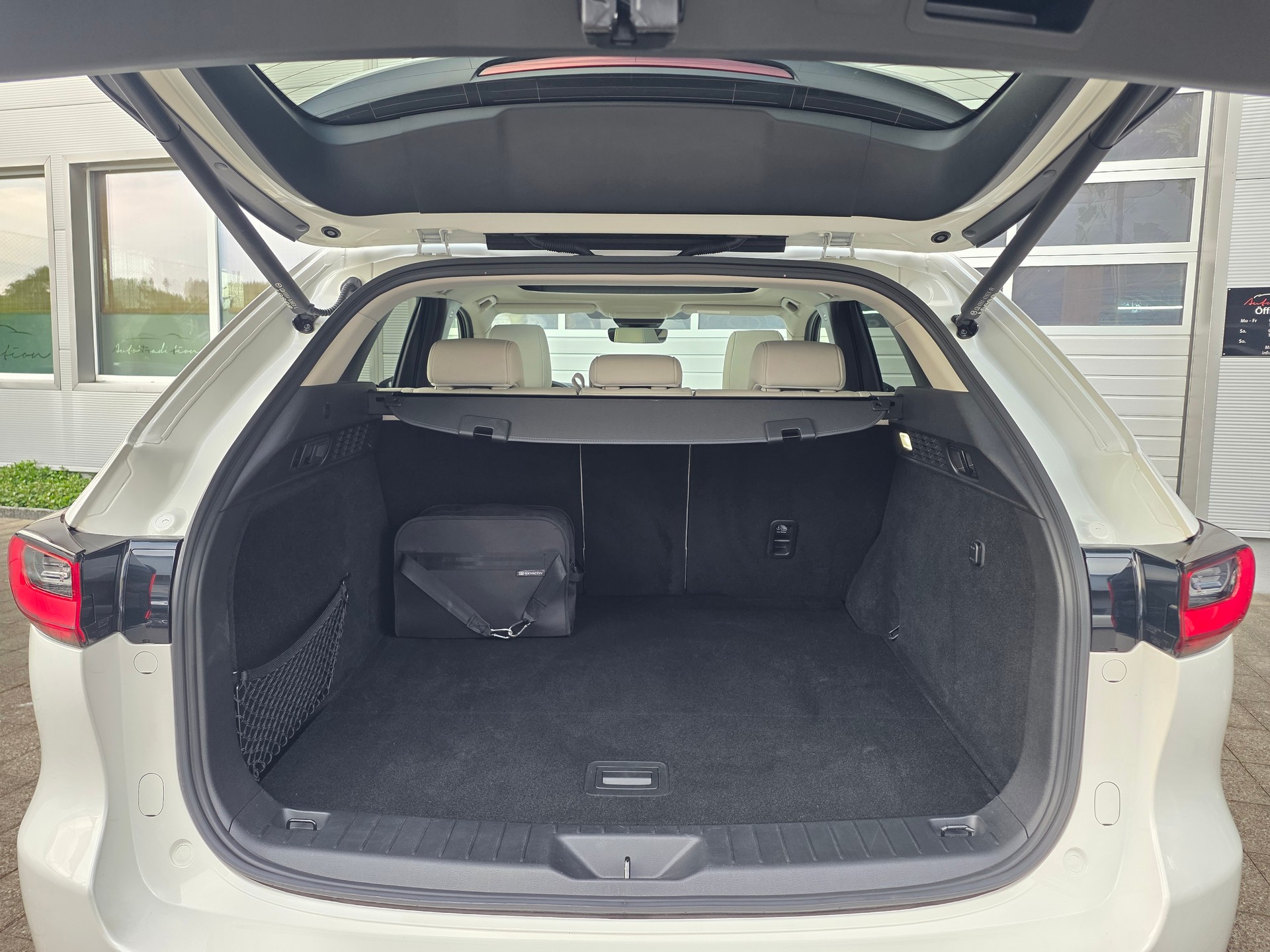 MAZDA CX-60 e-Skyactiv PHEV 327 AWD Takumi PLUS ** VOLLAUSSTATUNG|EL.- AHK|SITZKÜHLUNG| BOSE| KOMFORT+SAFETY PAK.|GARANTIE BIS 09.2028-image-6