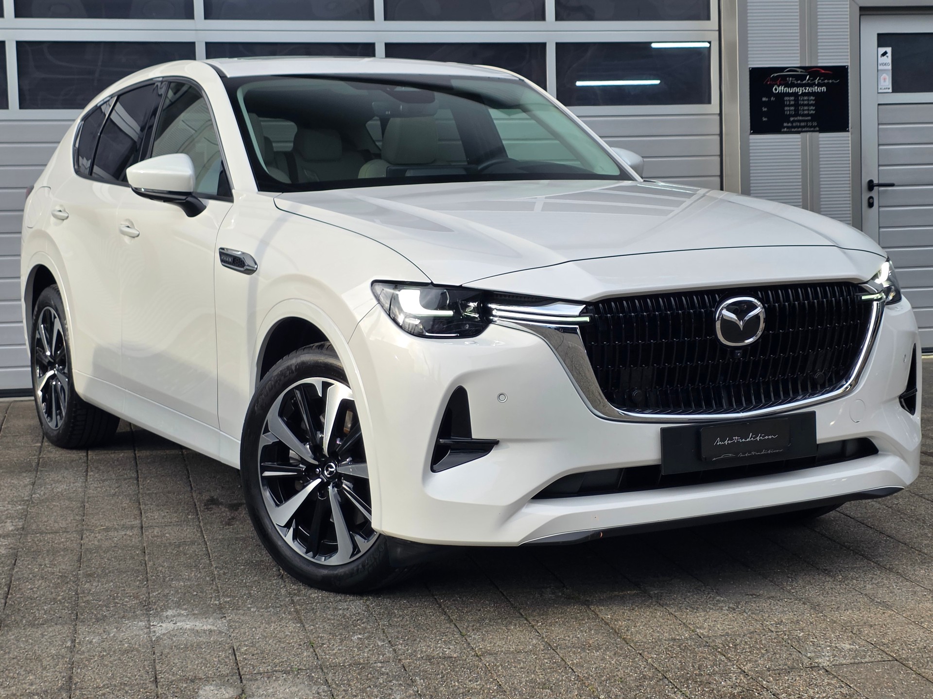 MAZDA CX-60 e-Skyactiv PHEV 327 AWD Takumi PLUS ** VOLLAUSSTATUNG|EL.- AHK|SITZKÜHLUNG| BOSE| KOMFORT+SAFETY PAK.|GARANTIE BIS 09.2028-image-0