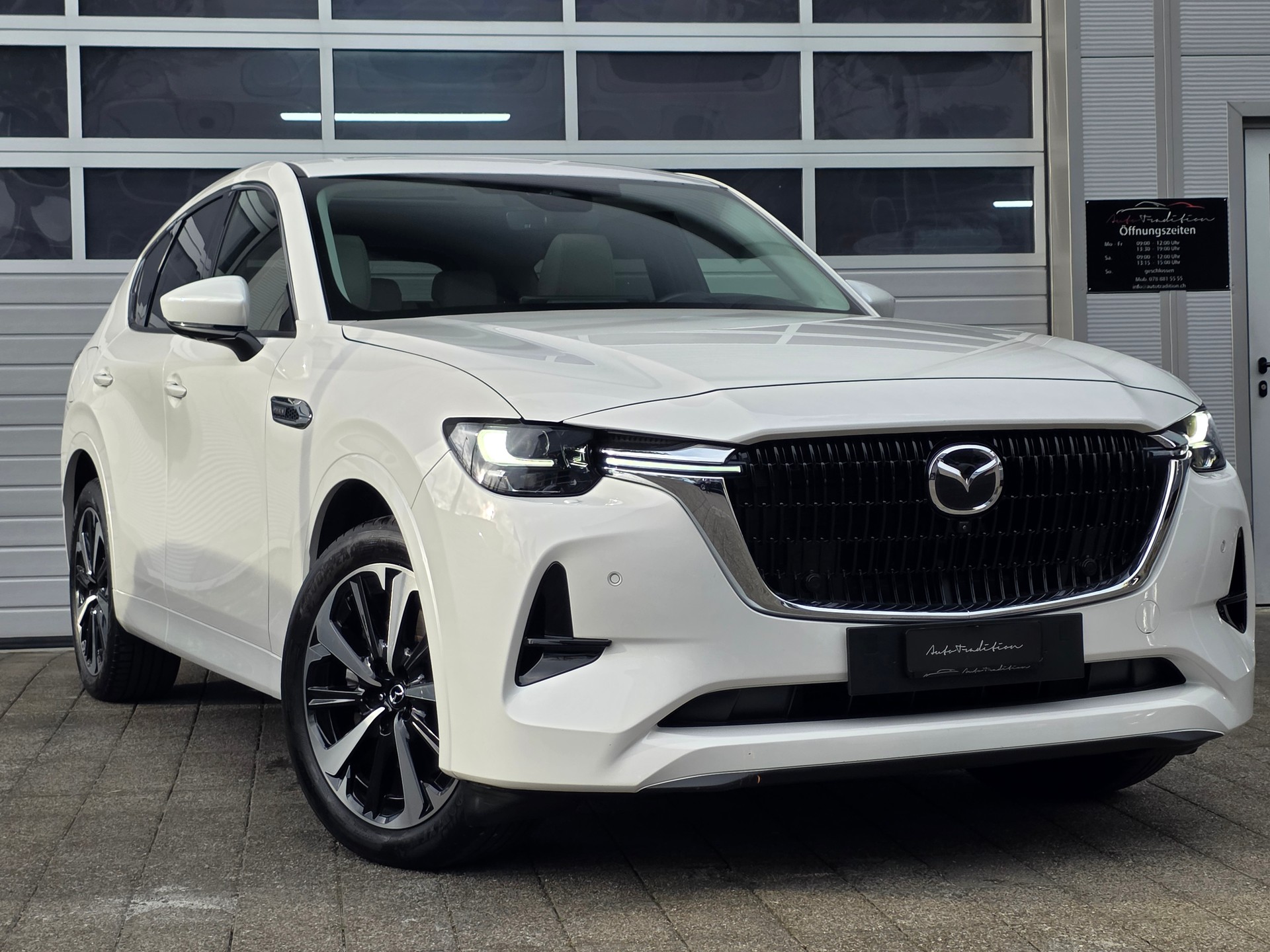 MAZDA CX-60 e-Skyactiv PHEV 327 AWD Takumi PLUS ** VOLLAUSSTATUNG|EL.- AHK|SITZKÜHLUNG| BOSE| KOMFORT+SAFETY PAK.|GARANTIE BIS 09.2028-image-1