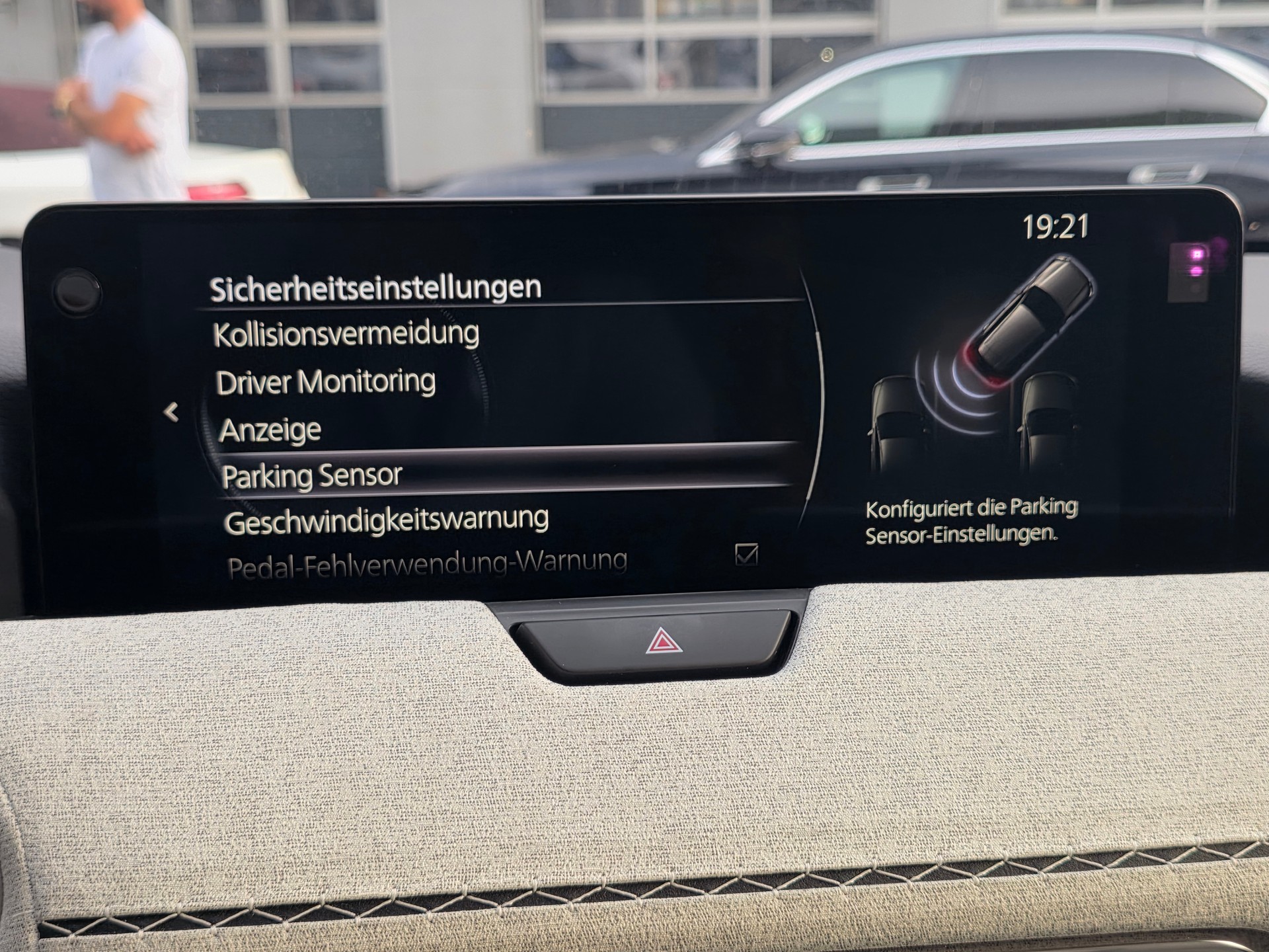 MAZDA CX-60 e-Skyactiv PHEV 327 AWD Takumi PLUS ** VOLLAUSSTATUNG|EL.- AHK|SITZKÜHLUNG| BOSE| KOMFORT+SAFETY PAK.|GARANTIE BIS 09.2028-image-24