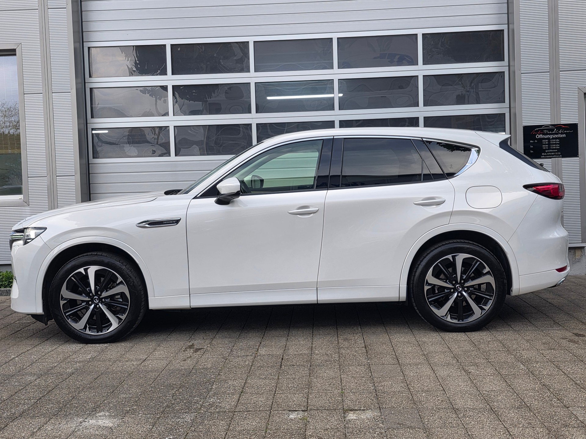 MAZDA CX-60 e-Skyactiv PHEV 327 AWD Takumi PLUS ** VOLLAUSSTATUNG|EL.- AHK|SITZKÜHLUNG| BOSE| KOMFORT+SAFETY PAK.|GARANTIE BIS 09.2028-image-2
