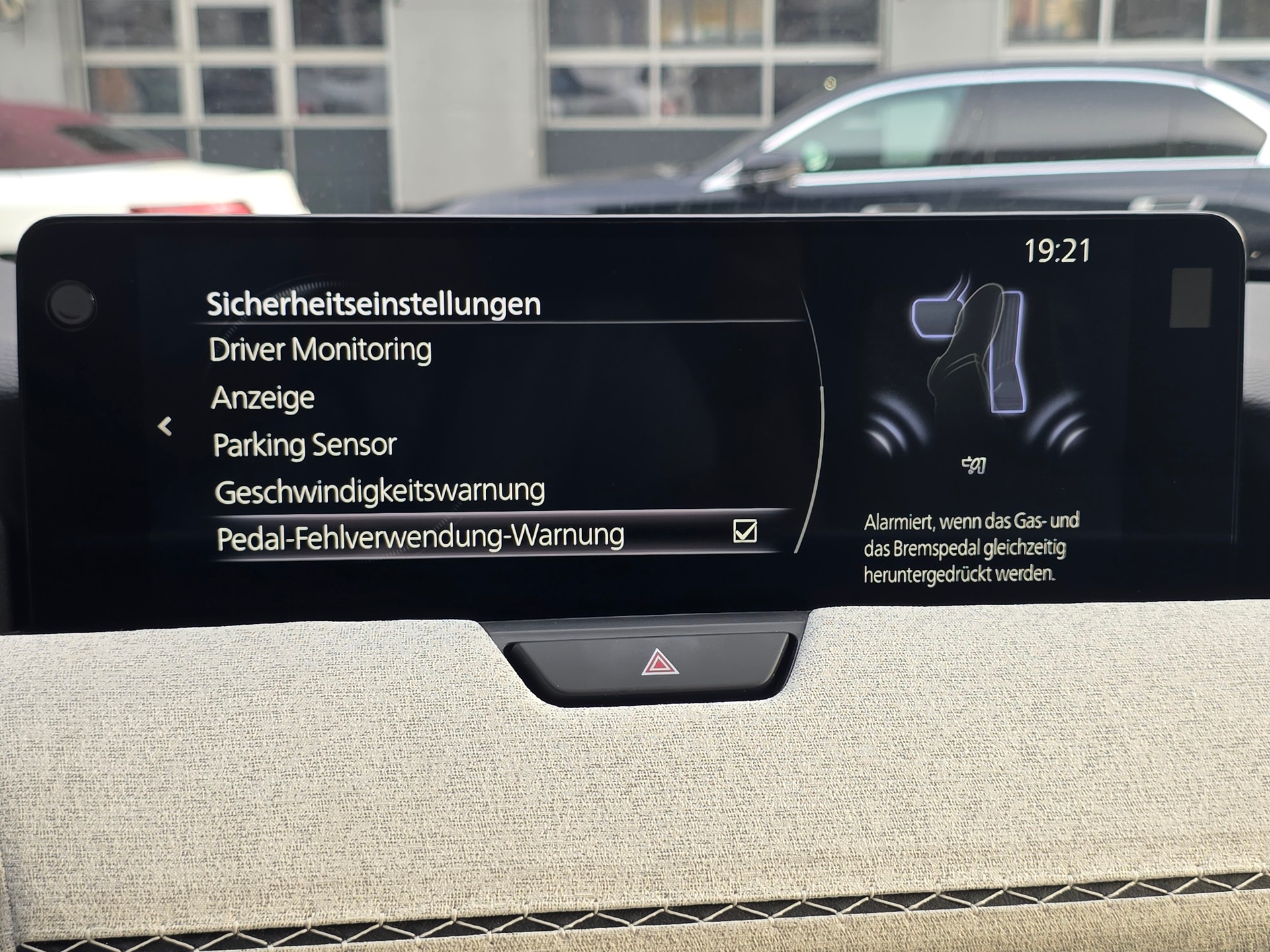 MAZDA CX-60 e-Skyactiv PHEV 327 AWD Takumi PLUS ** VOLLAUSSTATUNG|EL.- AHK|SITZKÜHLUNG| BOSE| KOMFORT+SAFETY PAK.|GARANTIE BIS 09.2028-image-25