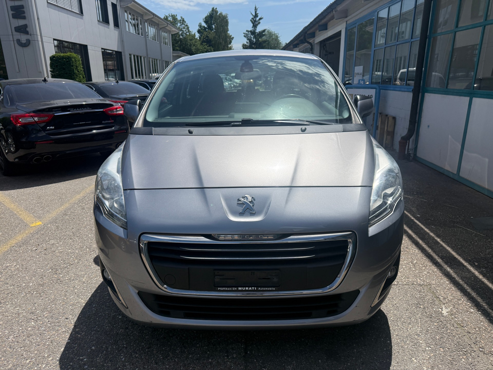 PEUGEOT 5008 2.0 HDI Style-image-0