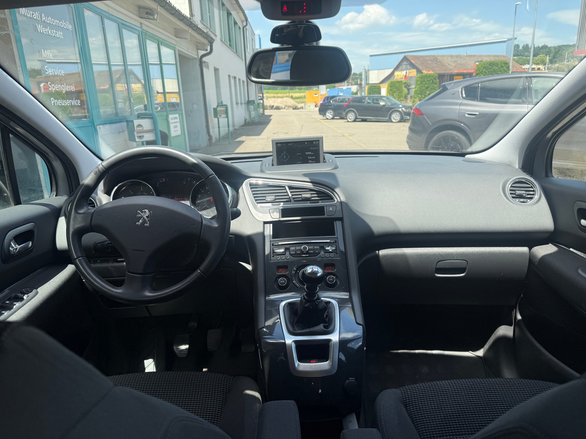 PEUGEOT 5008 2.0 HDI Style-image-6