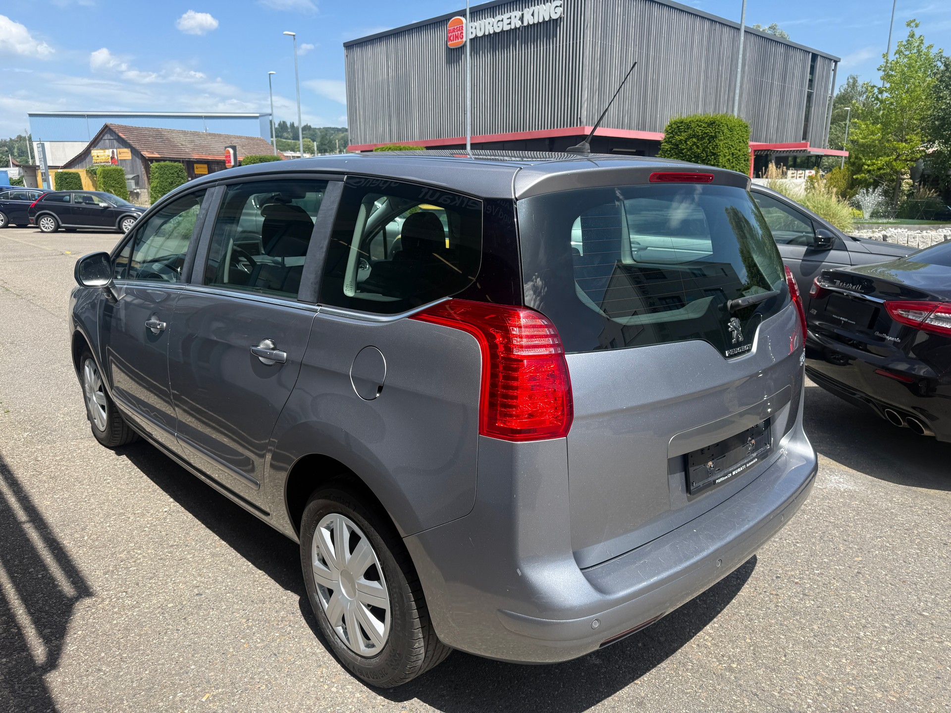 PEUGEOT 5008 2.0 HDI Style-image-2