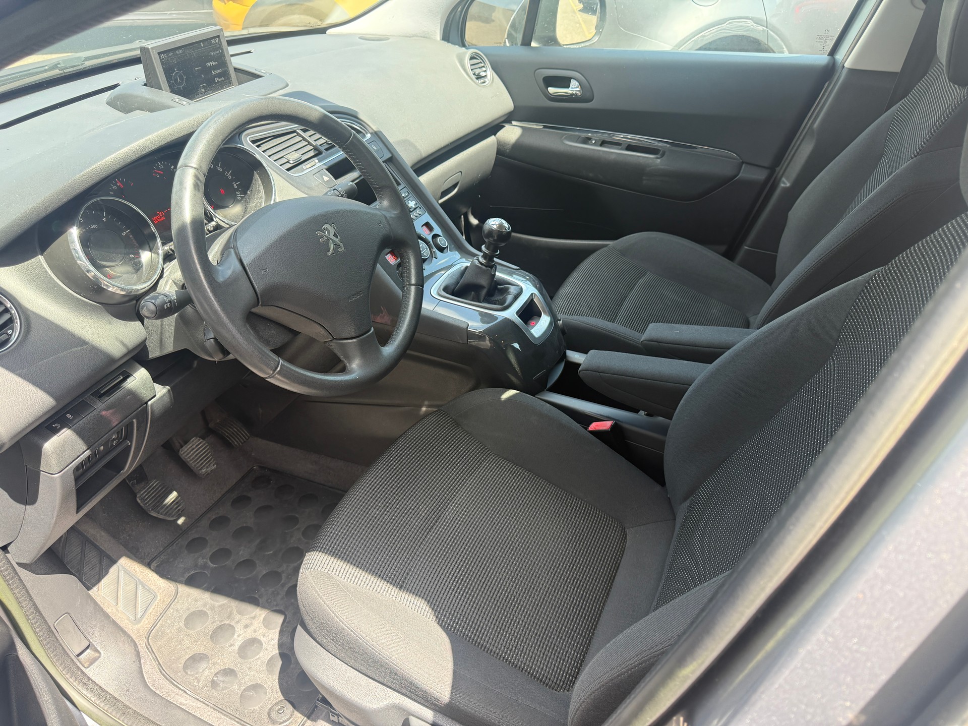 PEUGEOT 5008 2.0 HDI Style-image-7