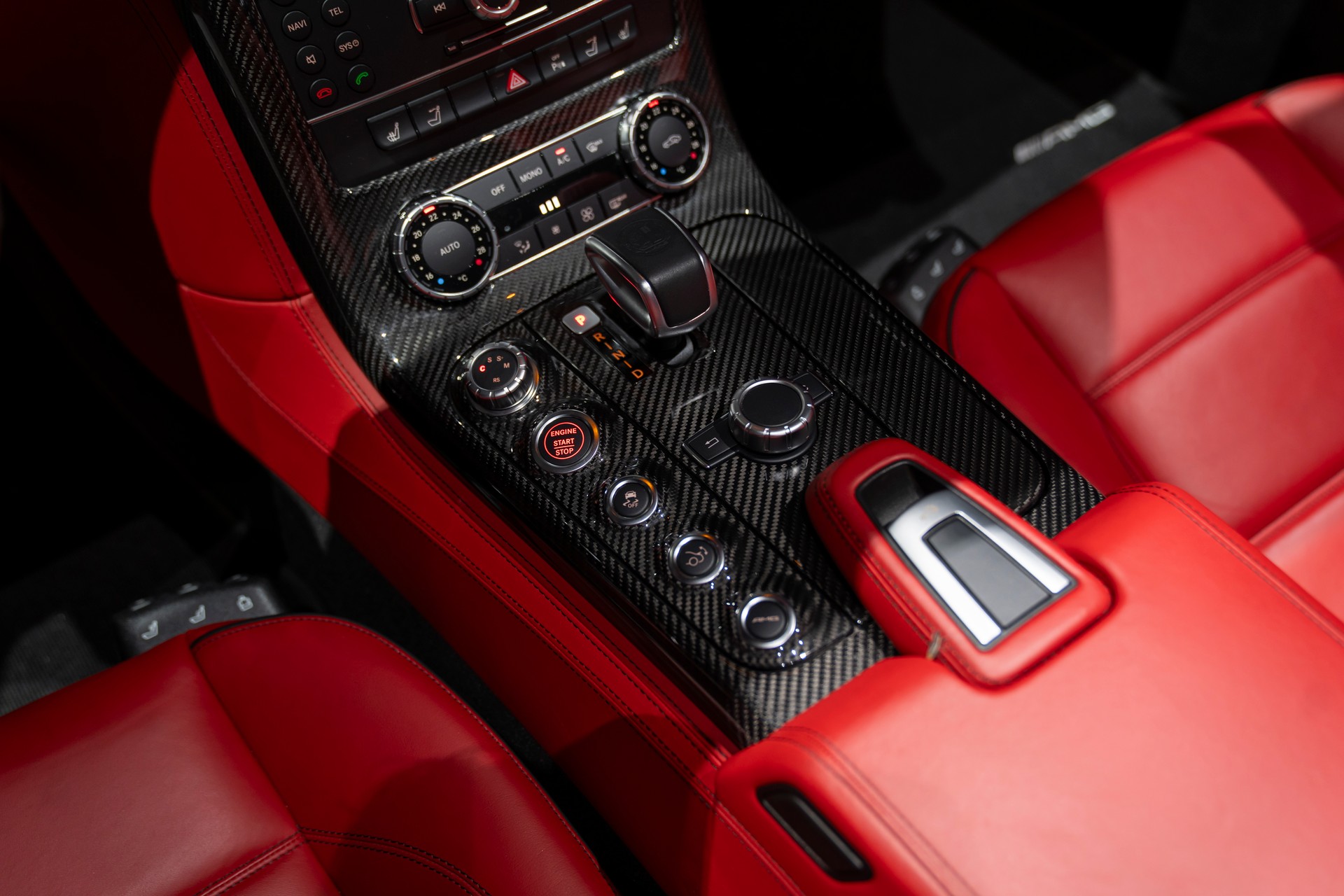MERCEDES-BENZ SLS 63 AMG Speedshift-image-9
