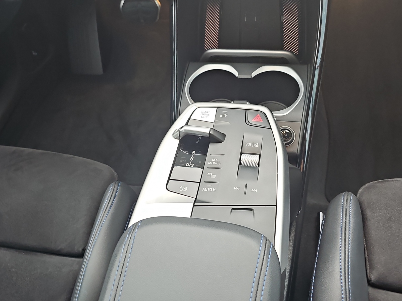 BMW X1 xDrive 23i 48V M Sport-image-17