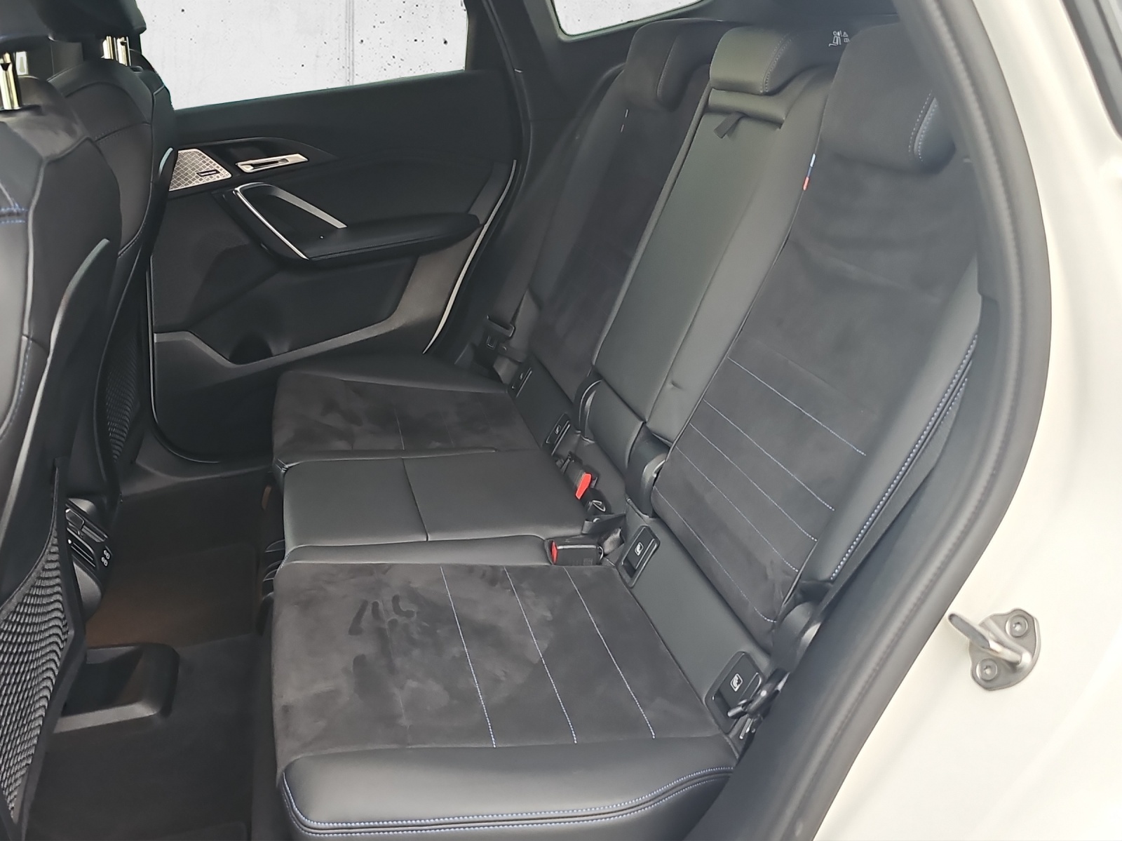 BMW X1 xDrive 23i 48V M Sport-image-13