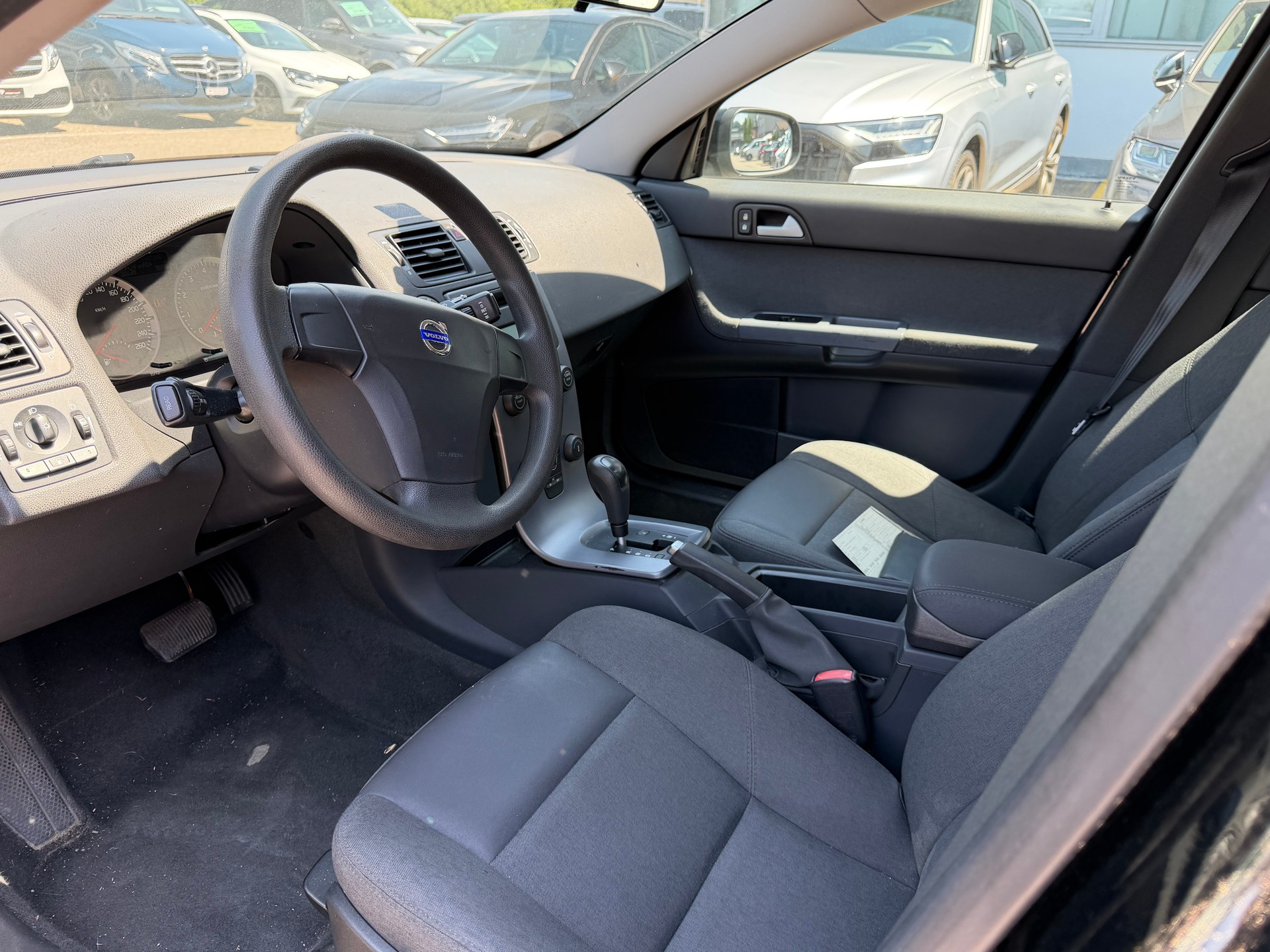 VOLVO V50 2.4-image-8