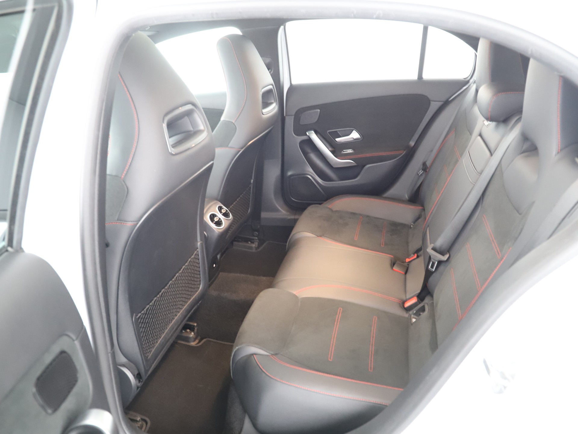 MERCEDES-BENZ A 250 4Matic 8G-DCT-image-12