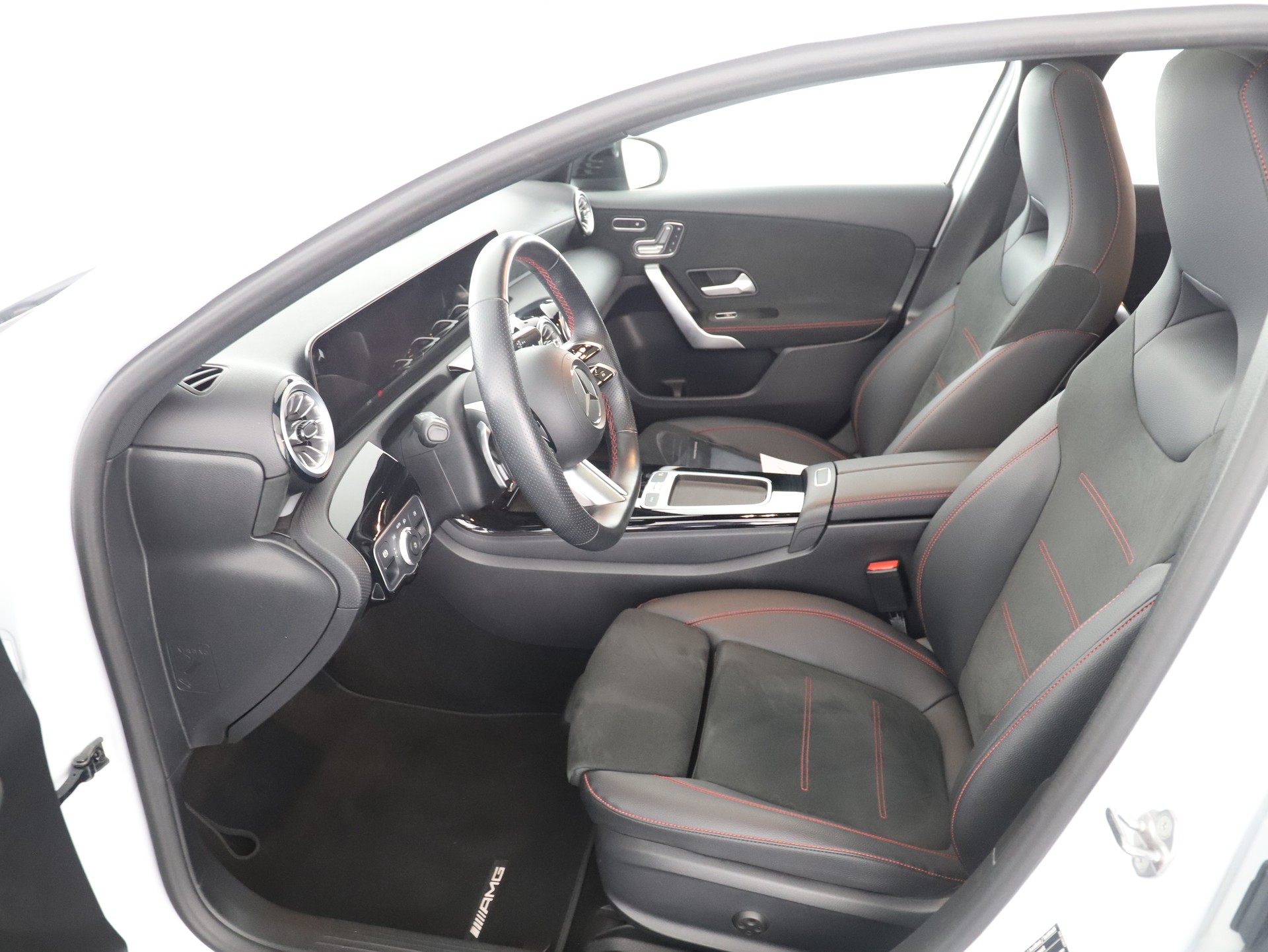 MERCEDES-BENZ A 250 4Matic 8G-DCT-image-9