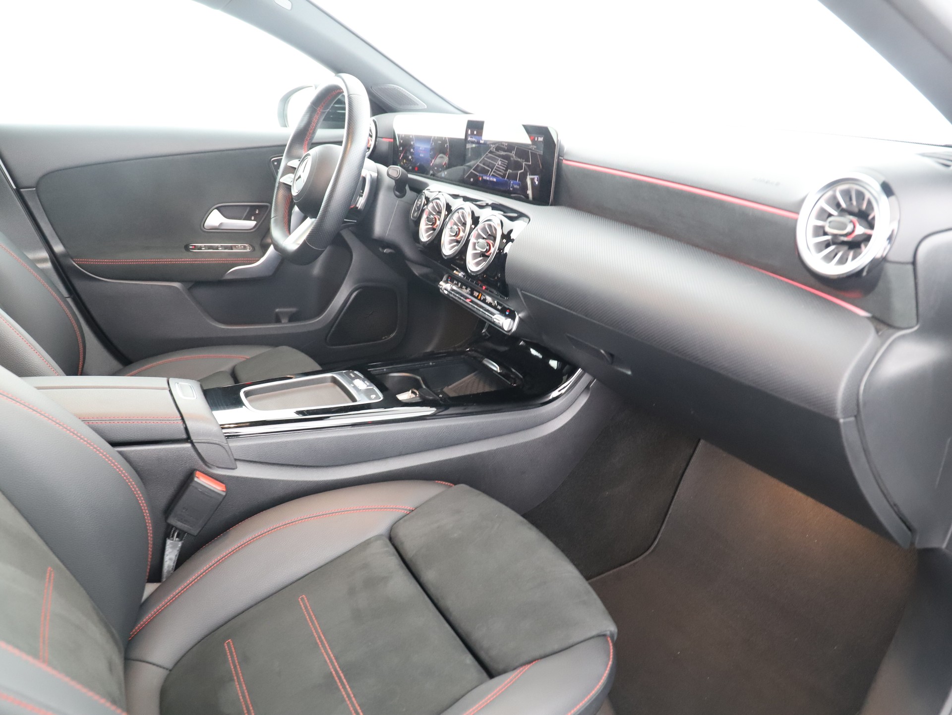MERCEDES-BENZ A 250 4Matic 8G-DCT-image-8