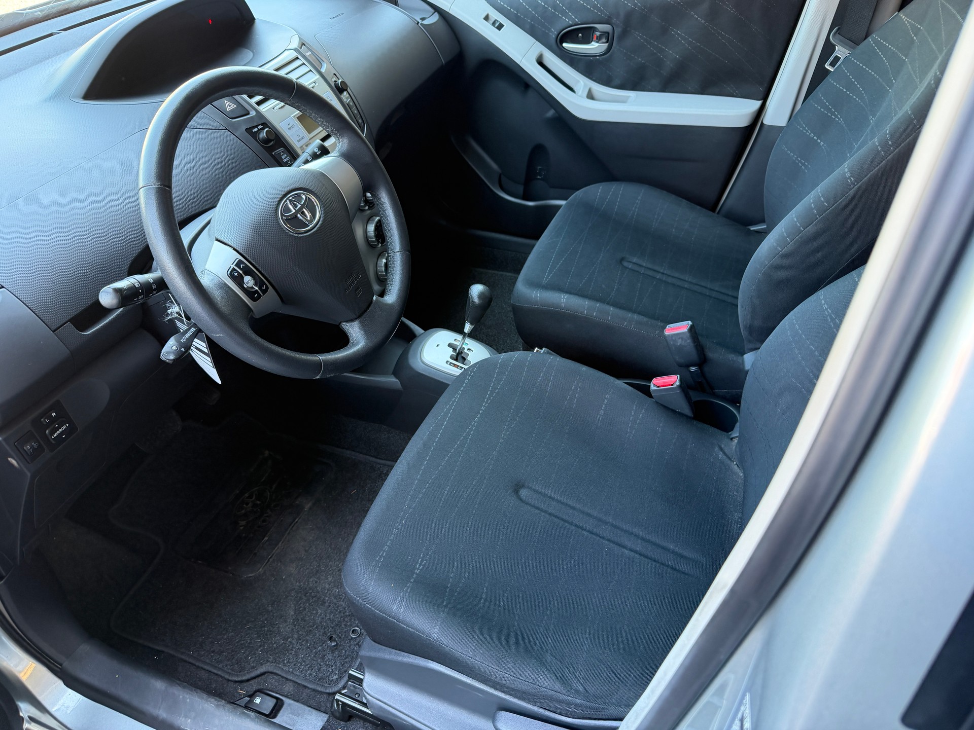 TOYOTA Yaris 1.3 Linea Luna-image-5
