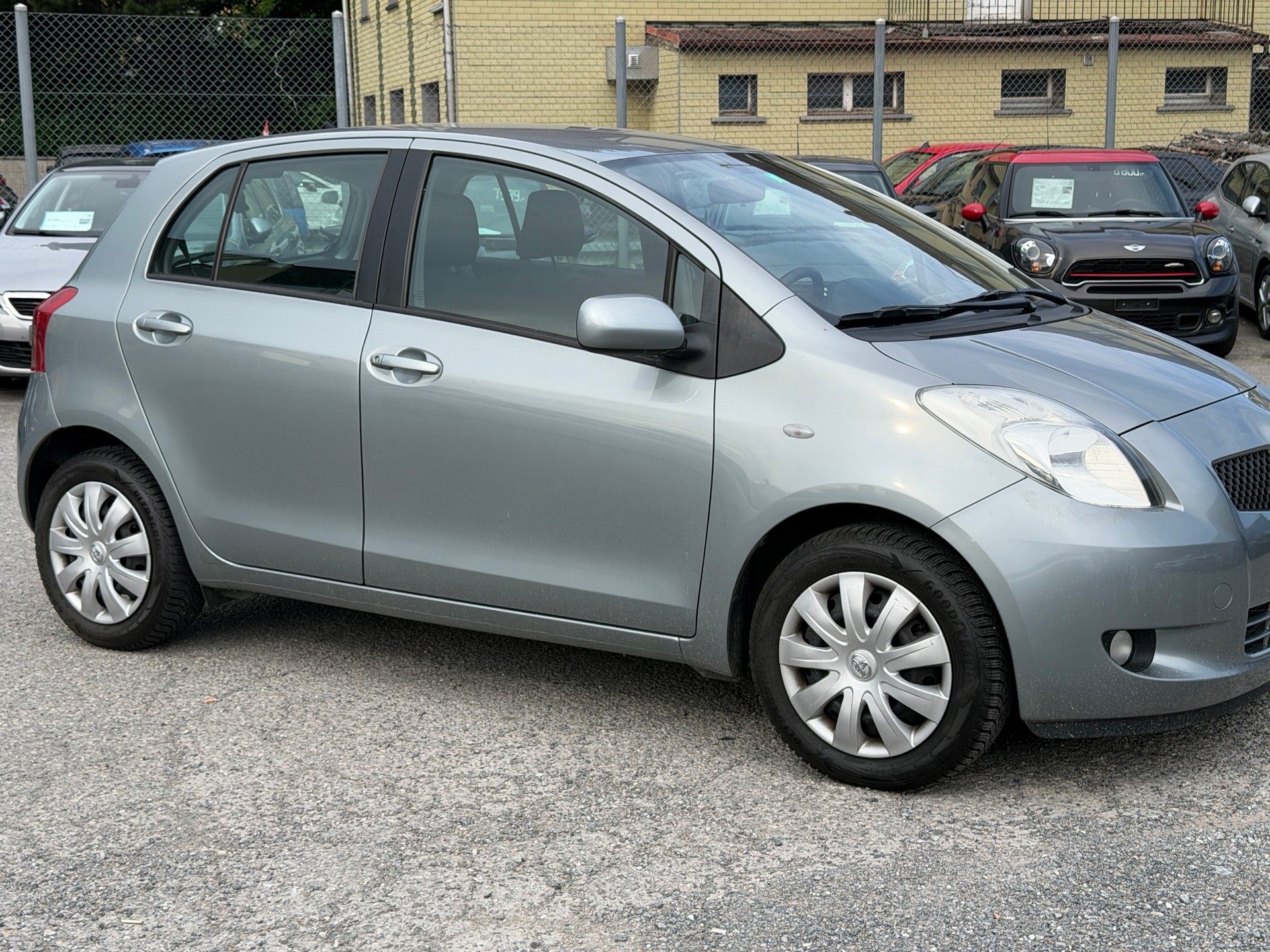 TOYOTA Yaris 1.3 Linea Luna-image-2