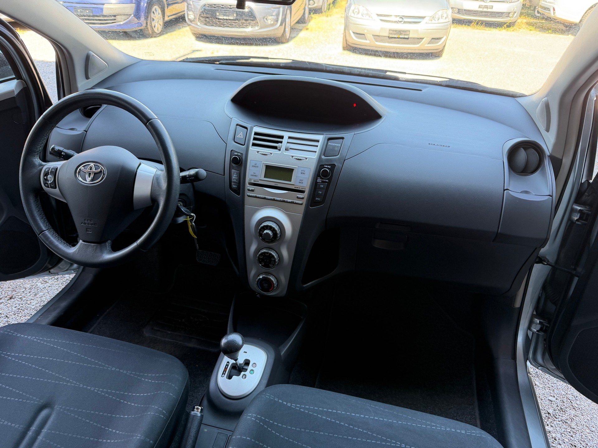 TOYOTA Yaris 1.3 Linea Luna-image-9