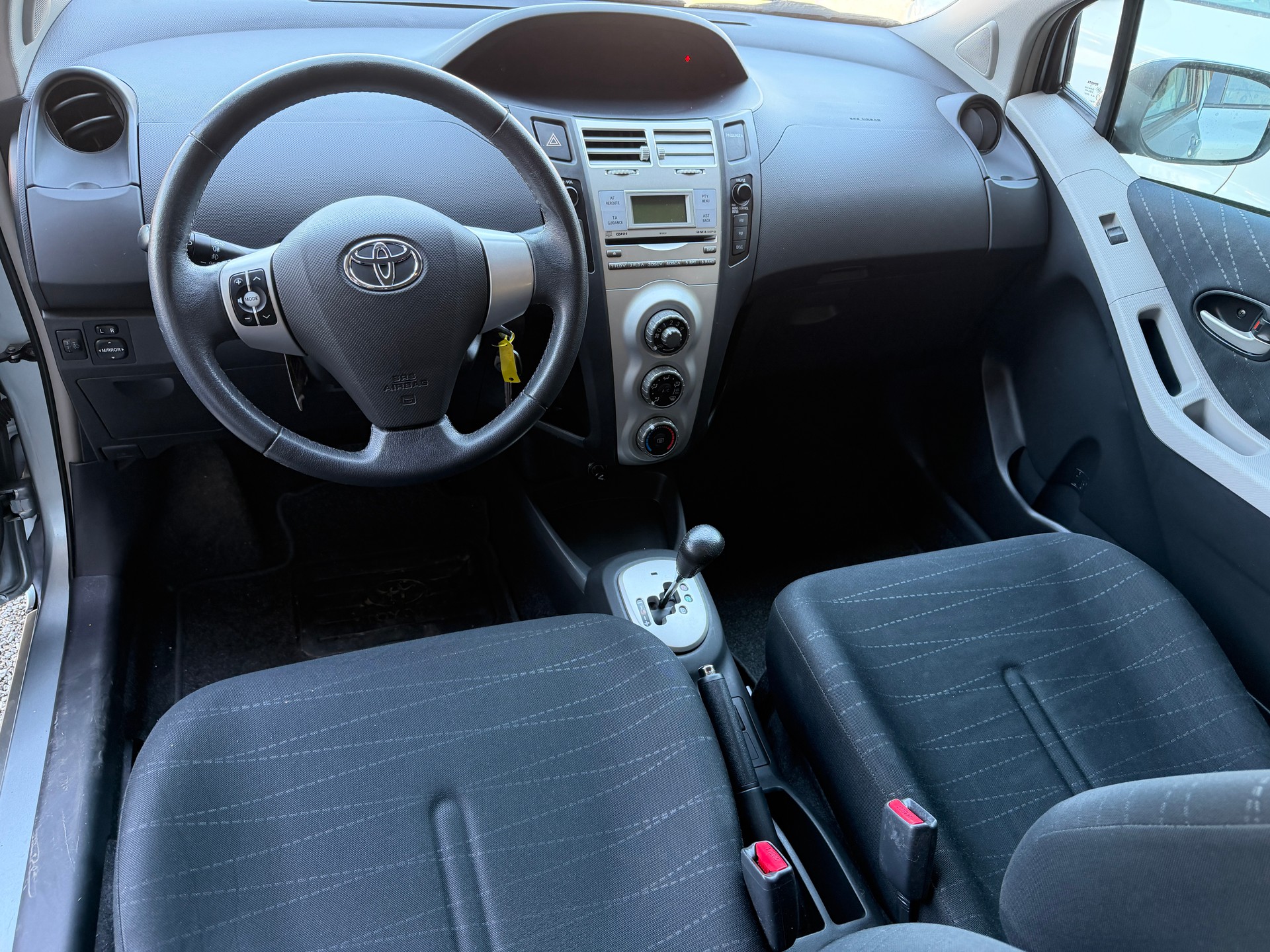 TOYOTA Yaris 1.3 Linea Luna-image-7
