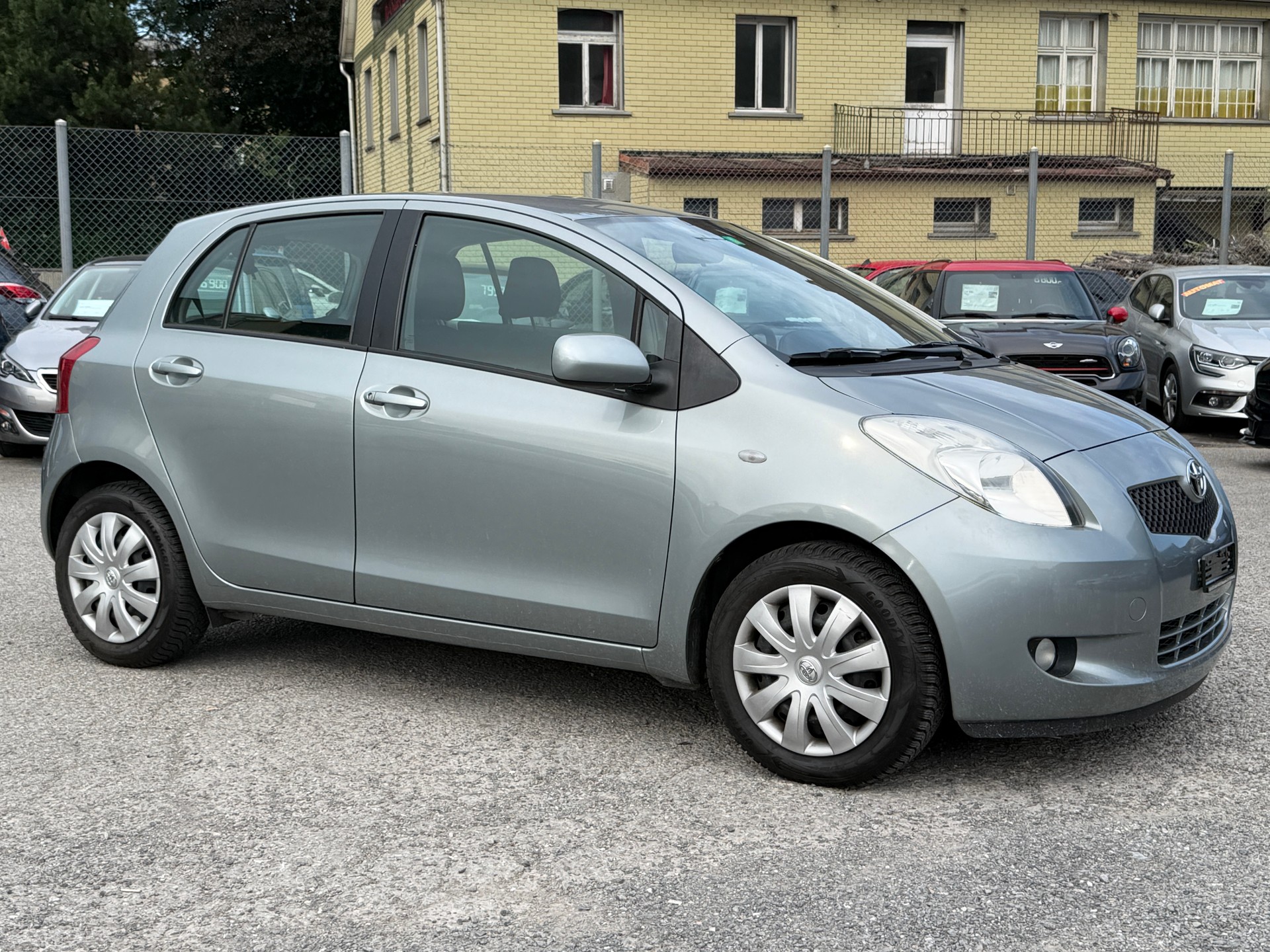 TOYOTA Yaris 1.3 Linea Luna-image-4