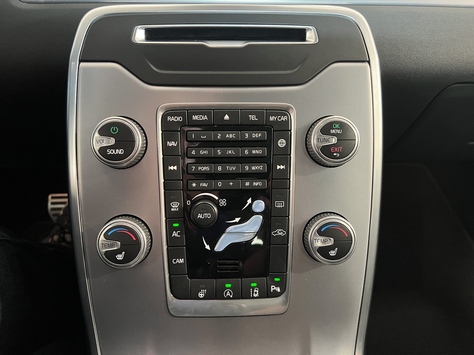 VOLVO V70 D4 AWD Momentum Classic Edition Geartronic-image-15