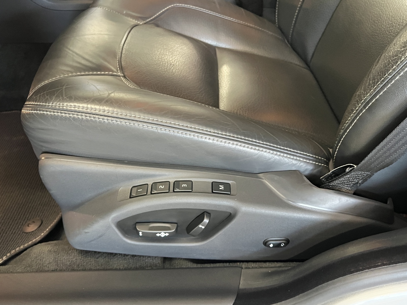 VOLVO V70 D4 AWD Momentum Classic Edition Geartronic-image-11