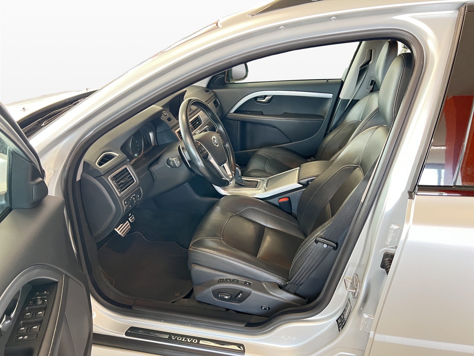 VOLVO V70 D4 AWD Momentum Classic Edition Geartronic-image-10