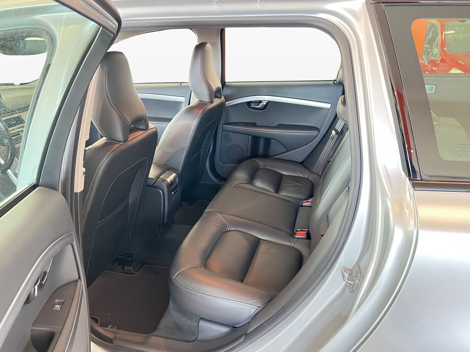 VOLVO V70 D4 AWD Momentum Classic Edition Geartronic-image-12