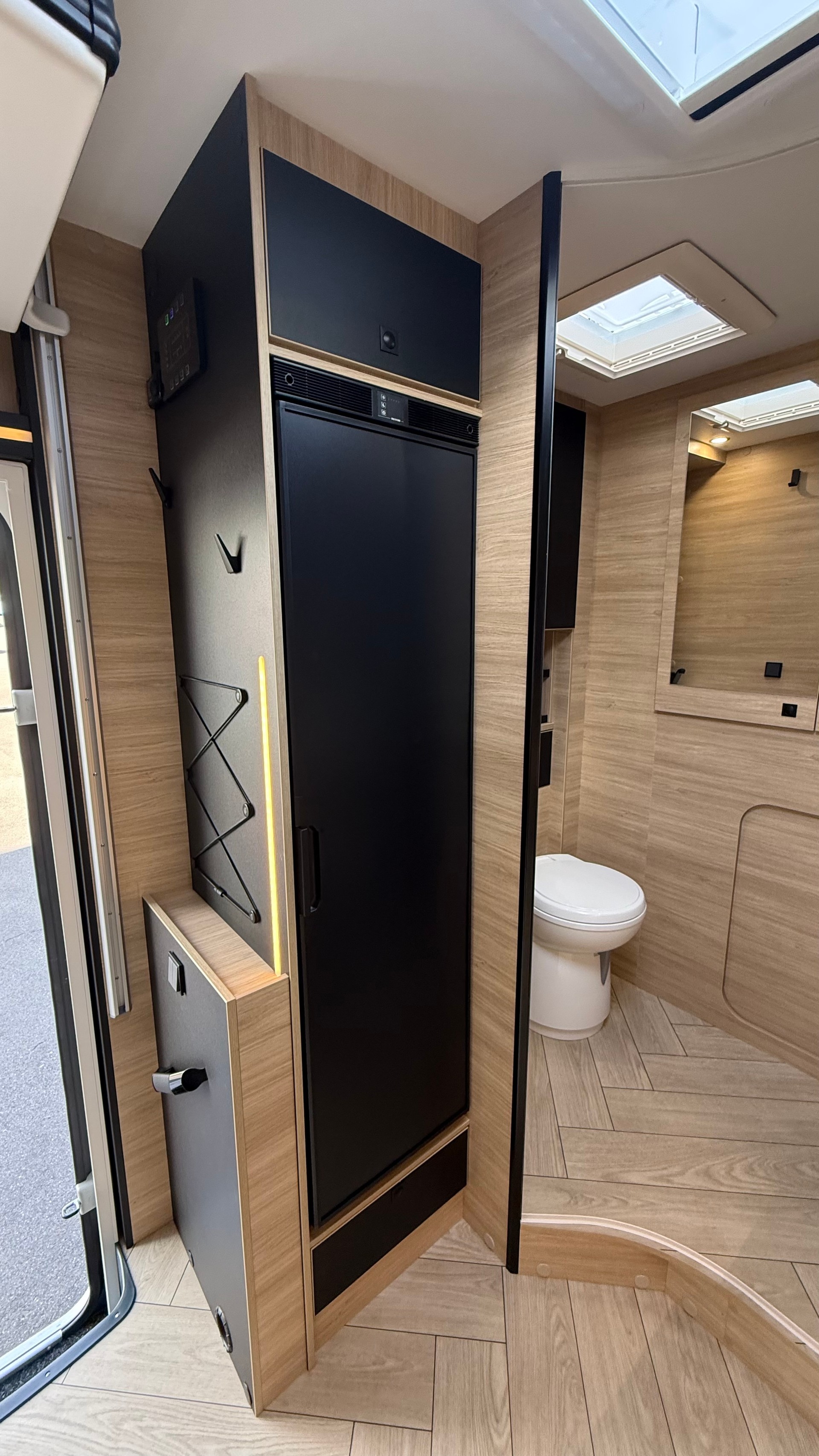 CHALLENGER 270 Graphite Edition-image-13