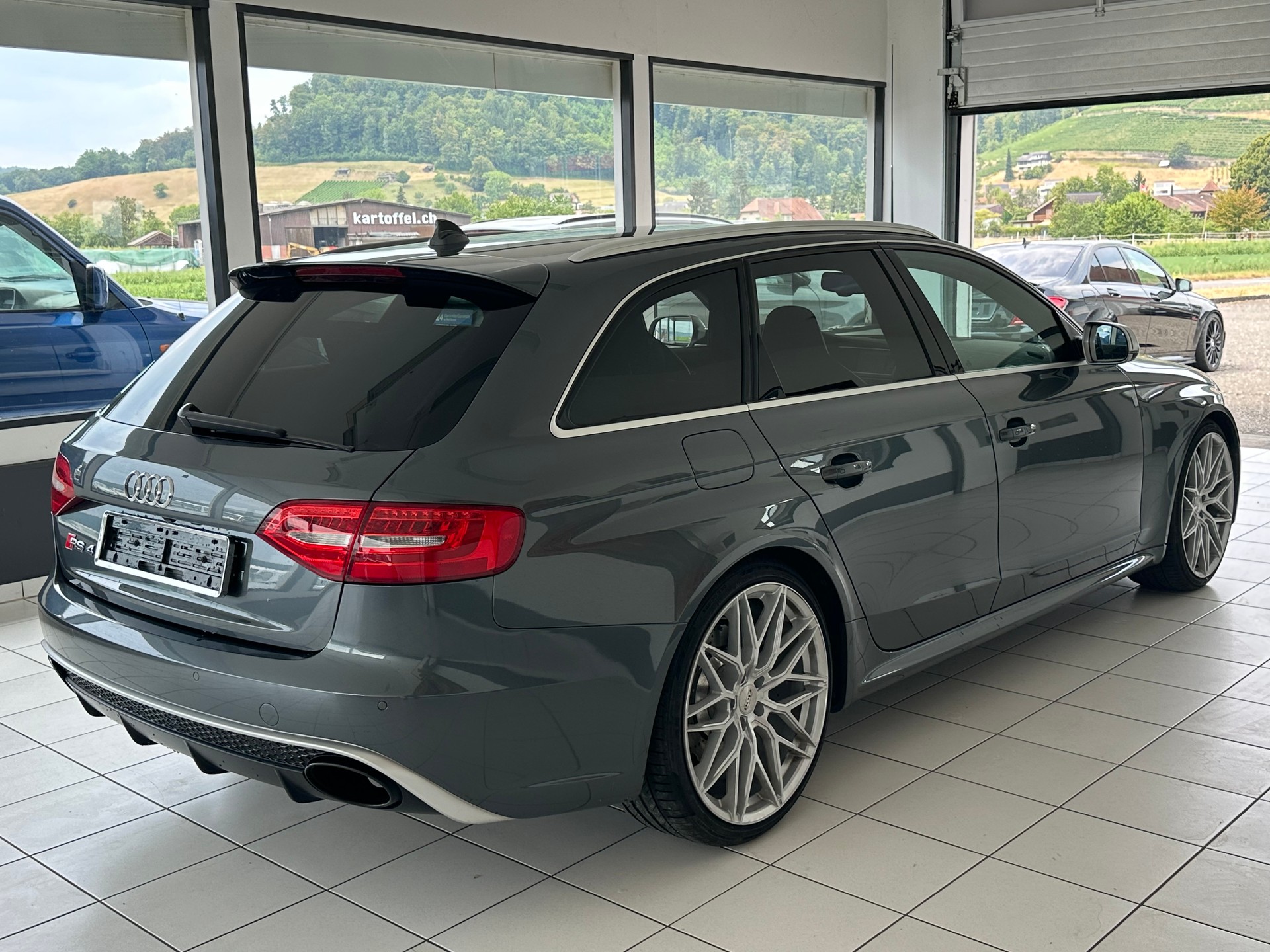 AUDI RS4 Avant 4.2 FSI V8 quattro S-tronic-image-3