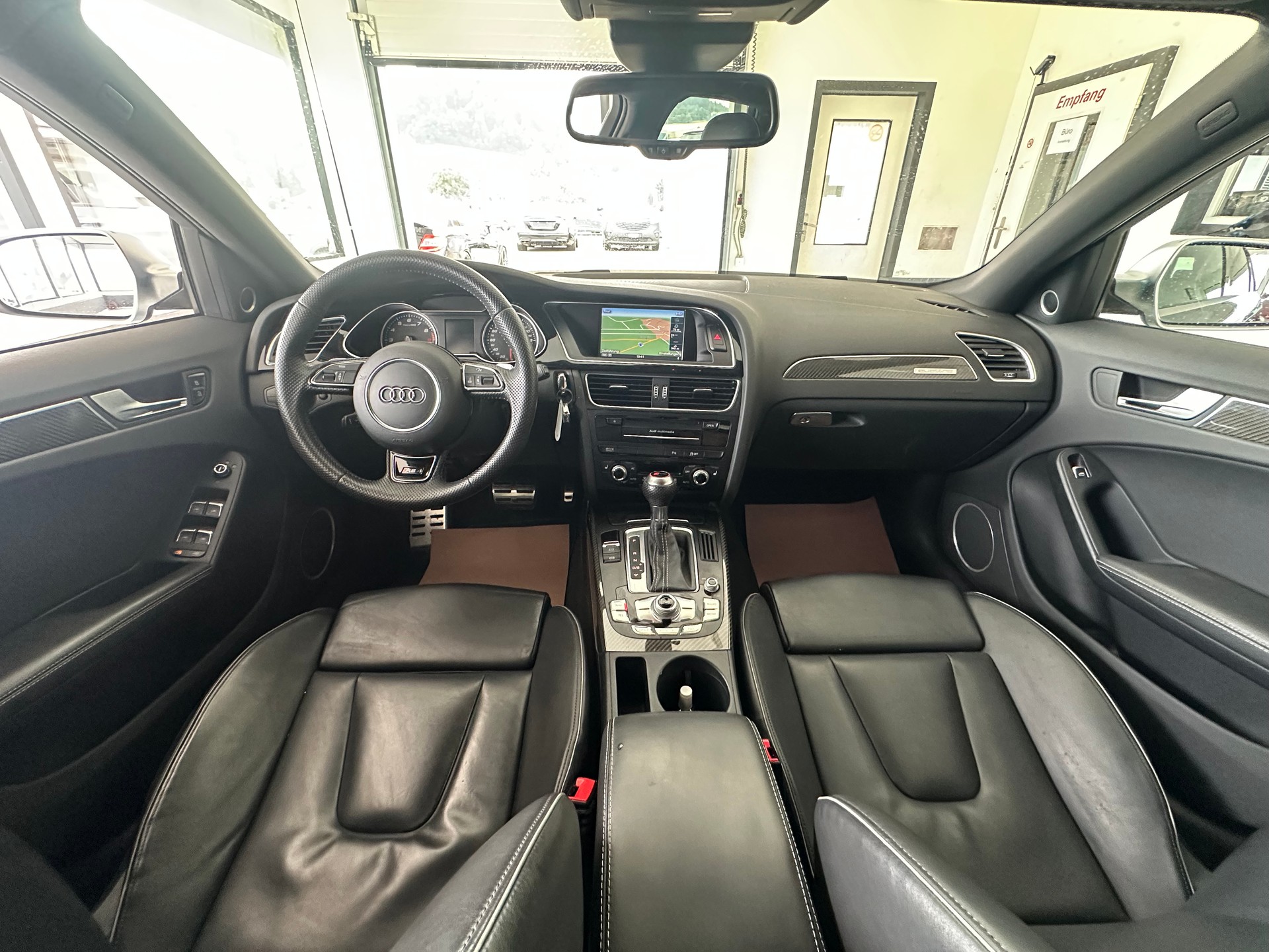 AUDI RS4 Avant 4.2 FSI V8 quattro S-tronic-image-11